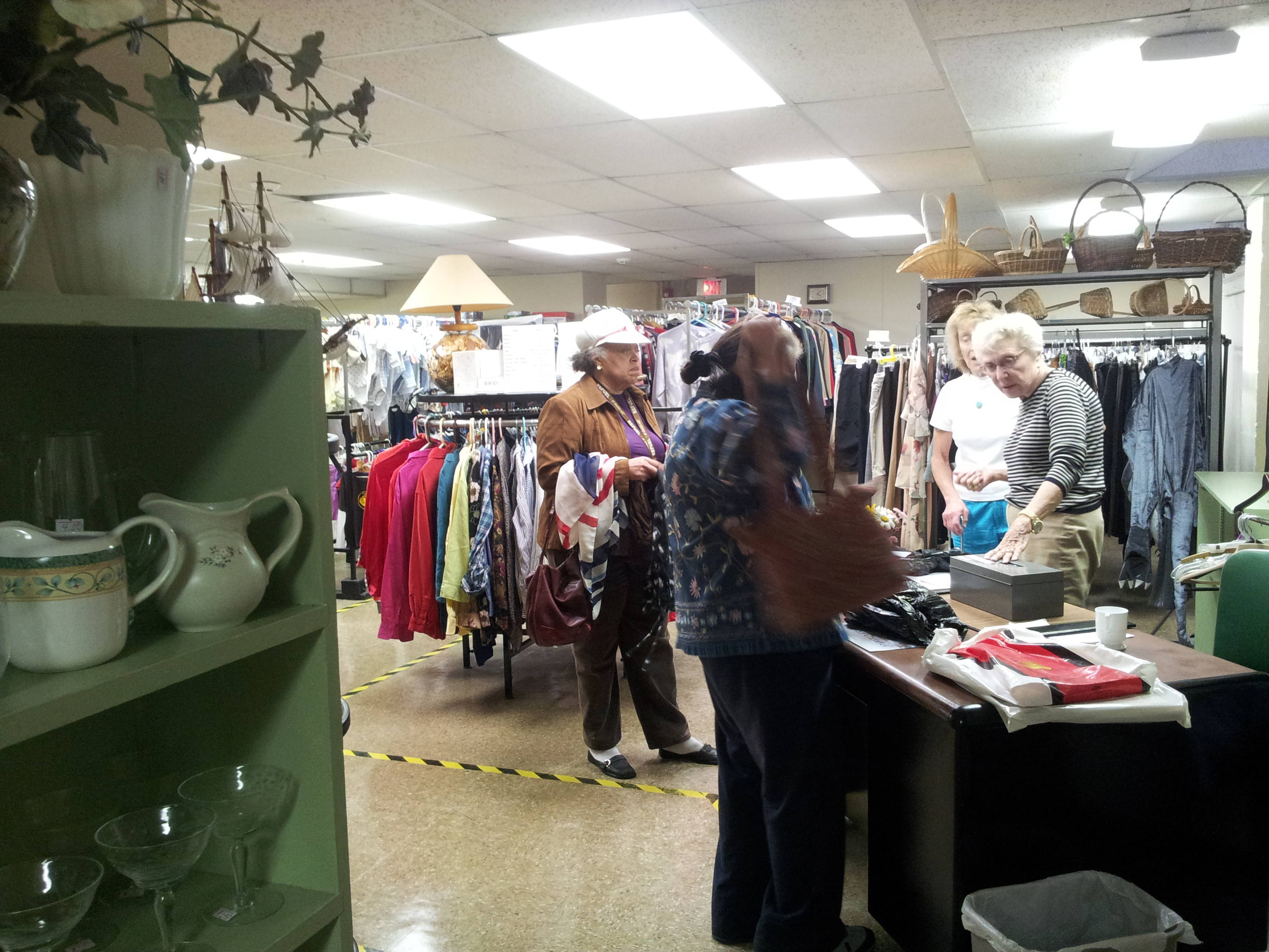 76883077512e925b7afd_fanwood_thirft_shop.jpg