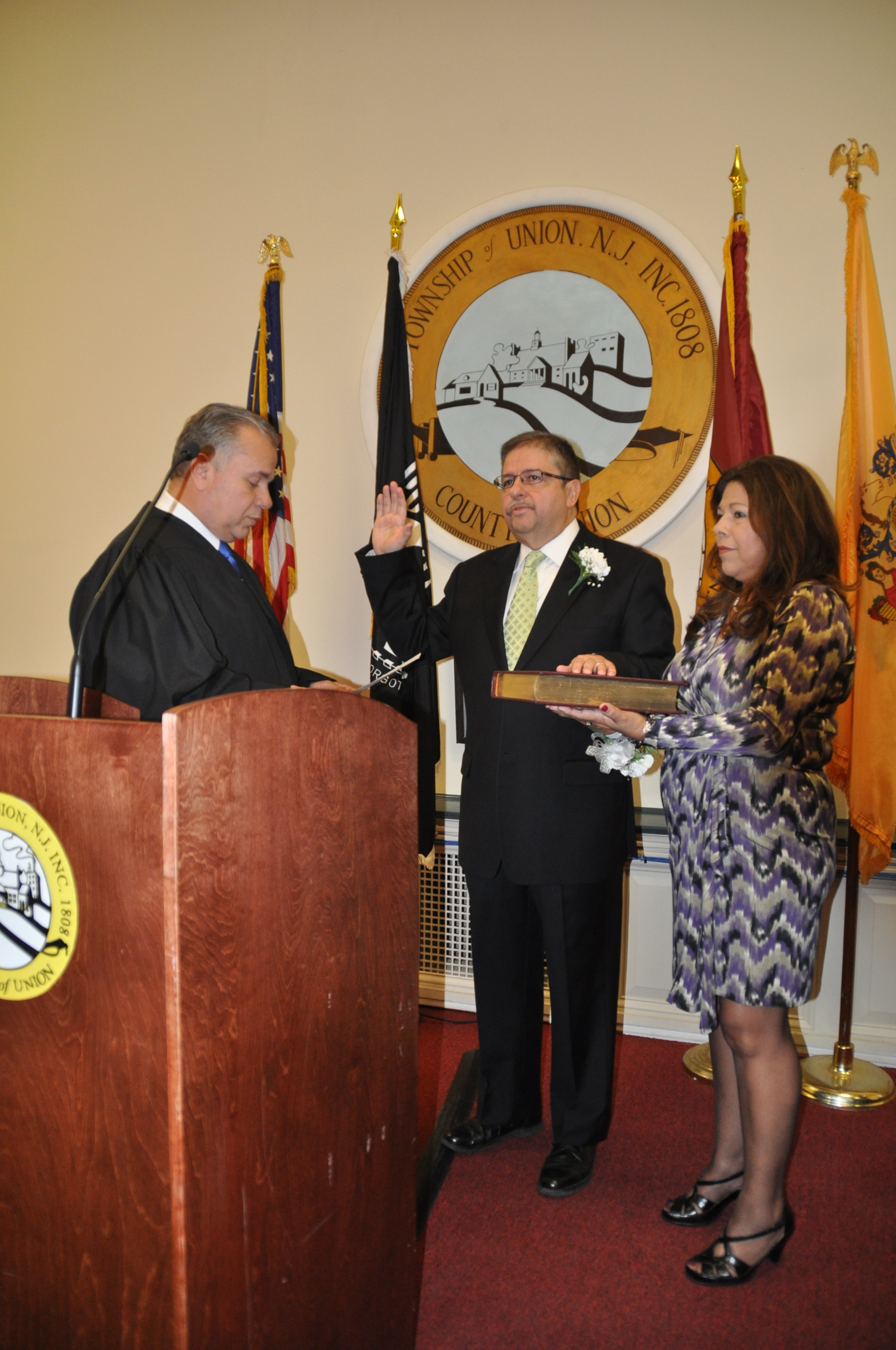 bc415b70d3ae45139205_mayor_manuel_figueiredo_swearing_in_1-1-16.jpg