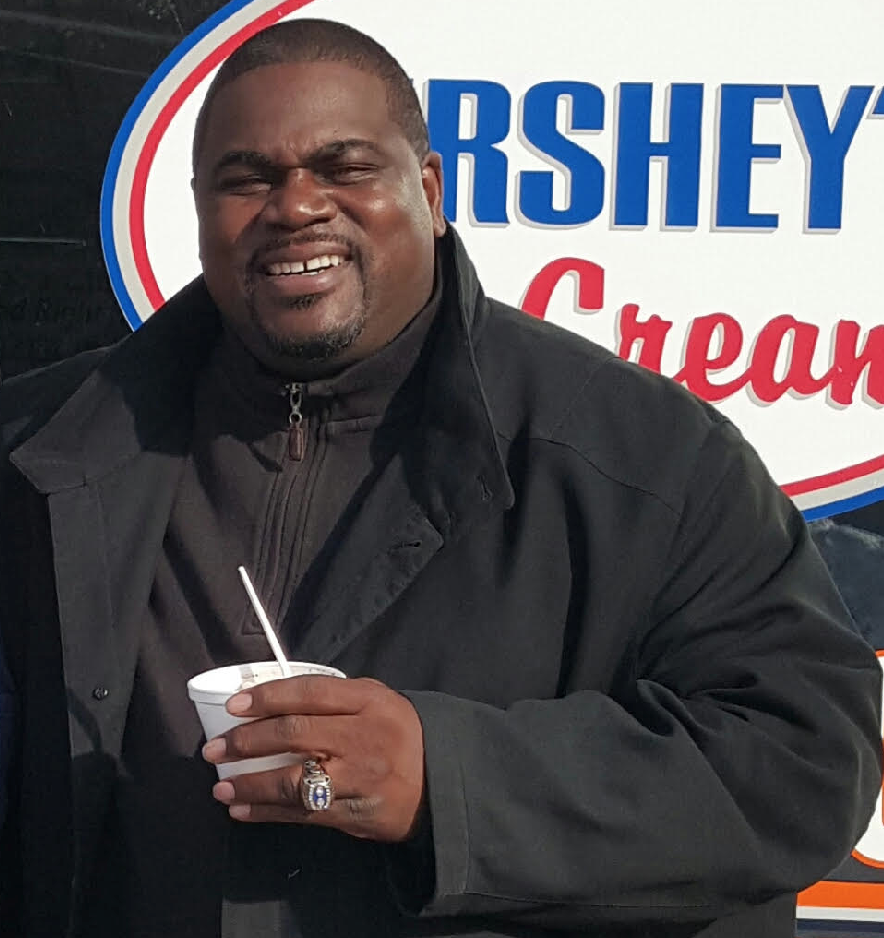 New York Giants Great Pepper Johnson Autograph Signing at Livingston’s