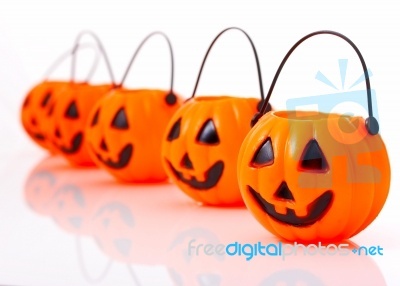 02c7e0f8ac36d92039f7_pumpkin_buckets.jpg