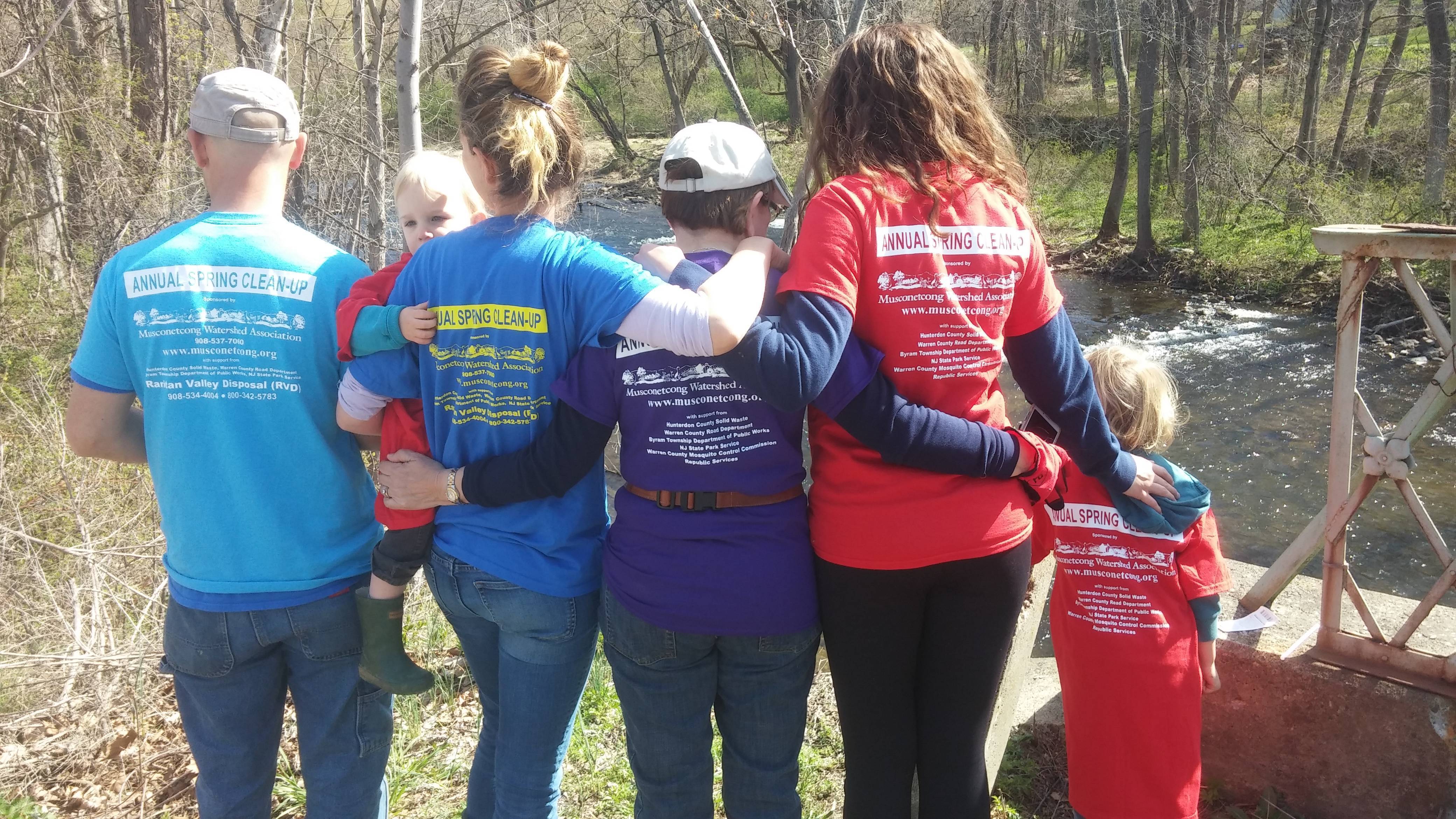 01e5b64c22b941cdc5c3_f1a0d382971ae8b0d258_T-shirt_backs.jpg