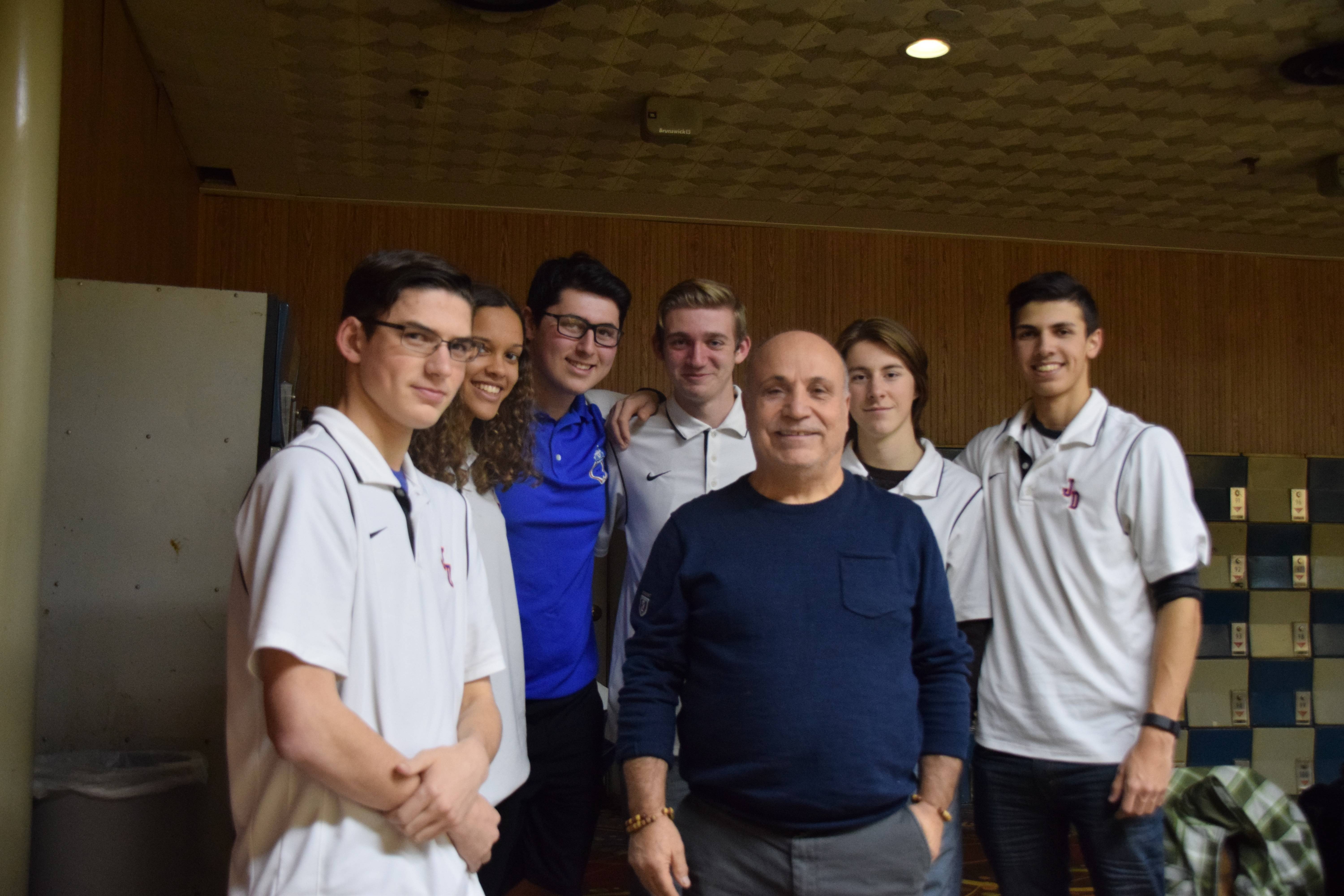 02670c241b6ce2ff341f_Bowling_Team2617.jpg