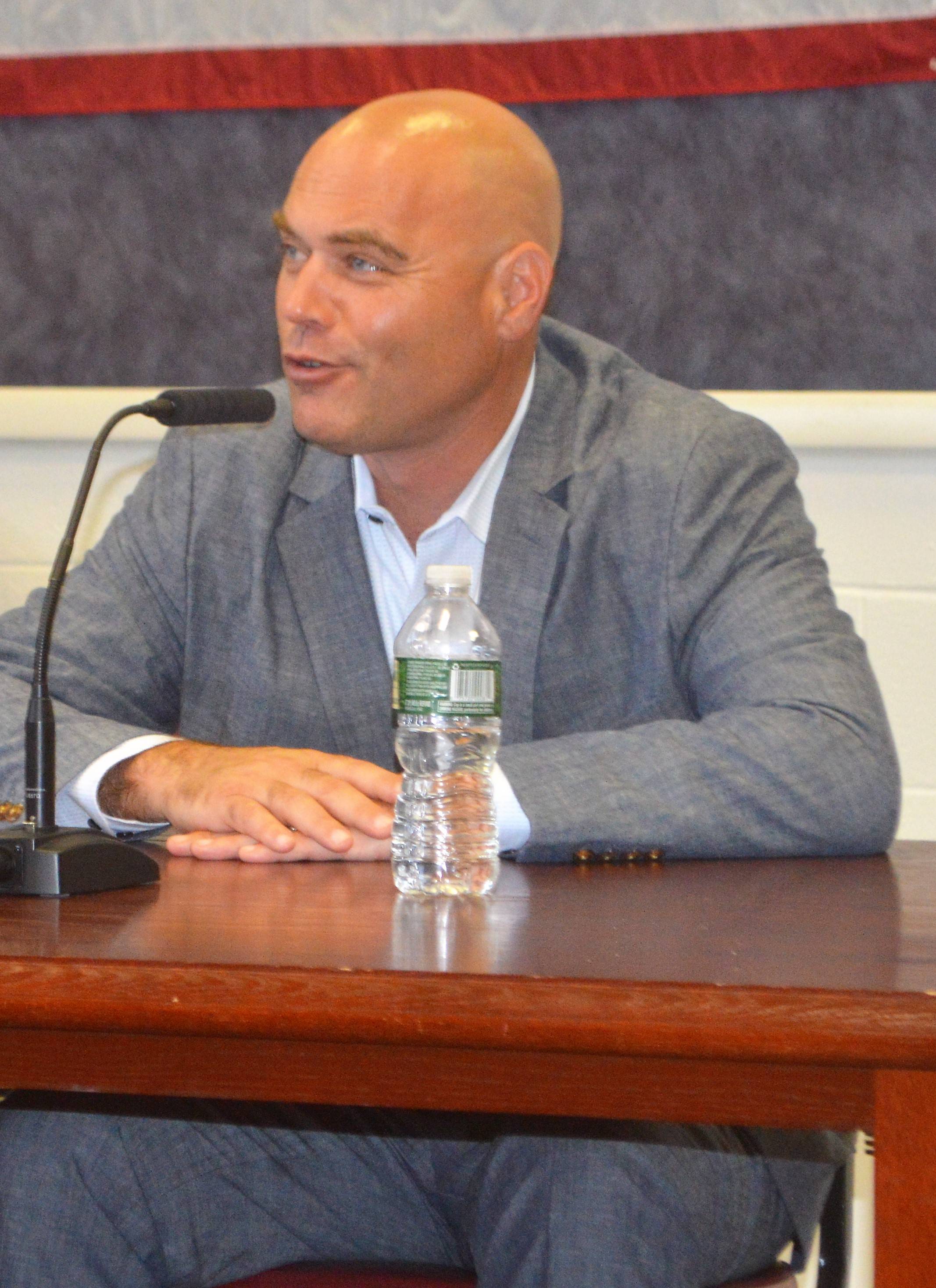 041b07292f9c004a50aa_WALKER__BRUCE.jpg