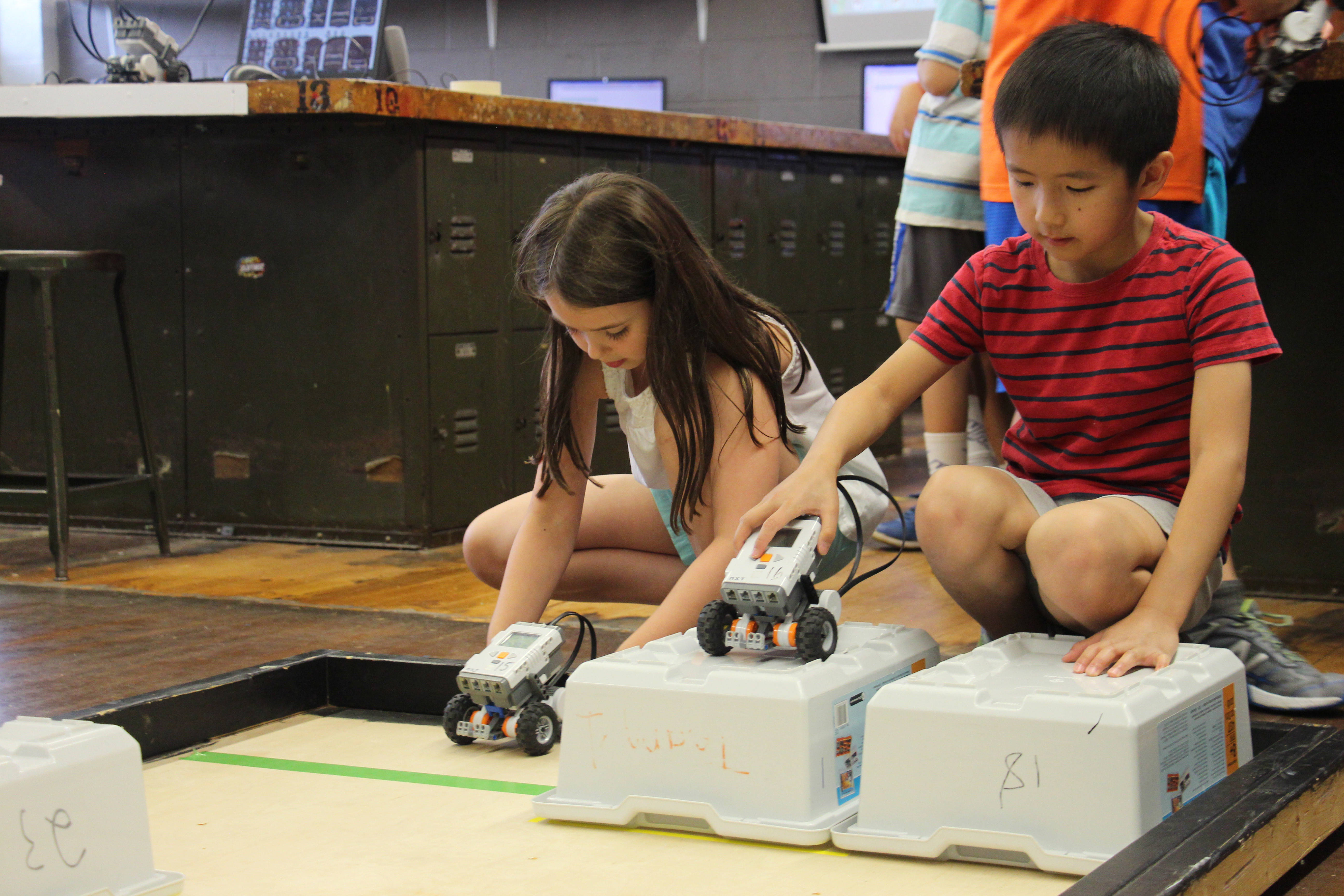 0bbd75a269d88ea6ad21_Girl_and_Boy_with_robot_STEM_Camp.jpg