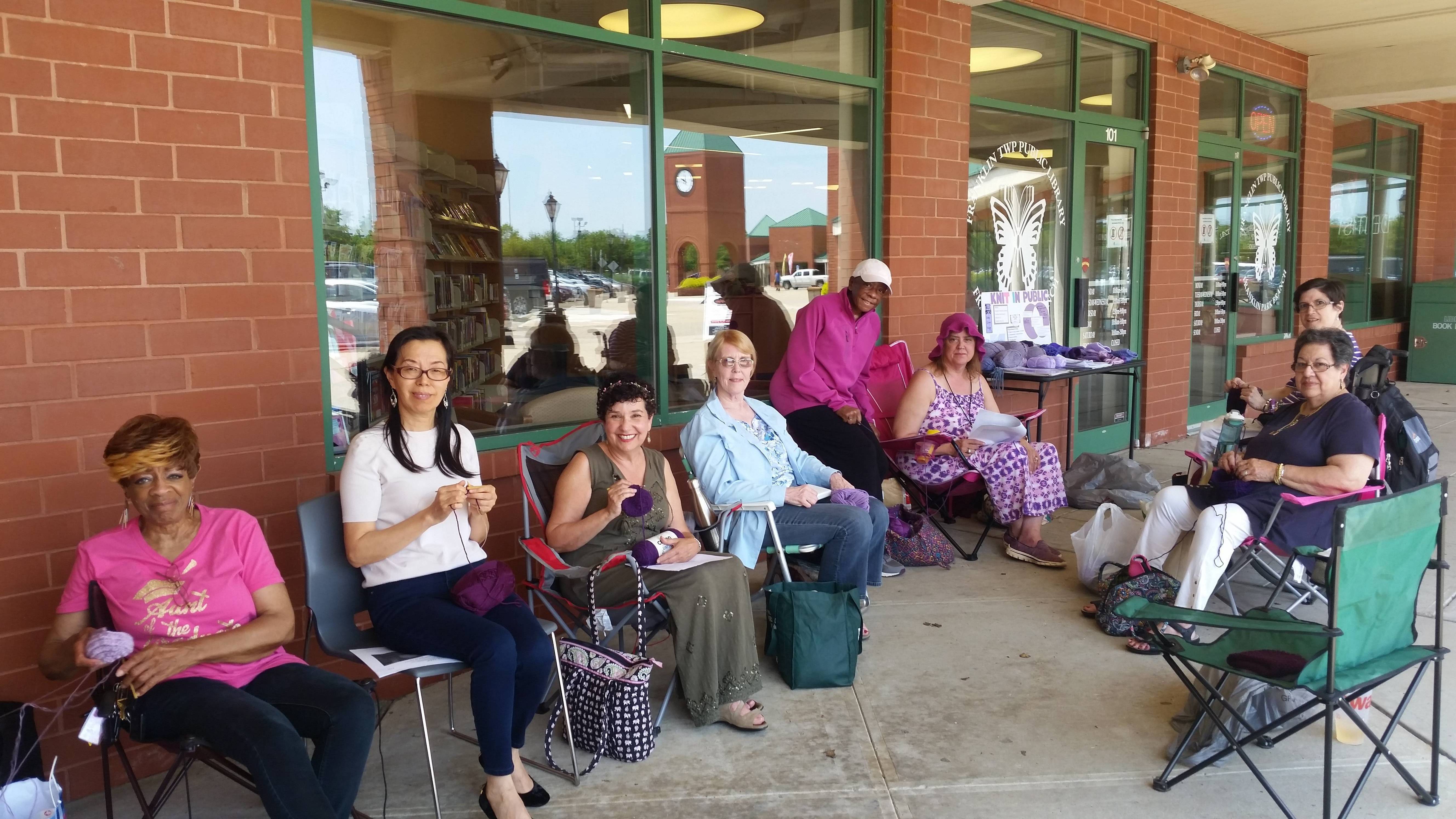 0e21f0505371a780706e_d90f1673a1a6acef3218_2018_WW_Knit_Day_Group.jpg