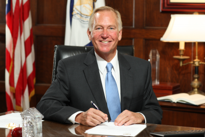 0e74df2ca00bdce064dc_Mayor-pic1_0.jpg