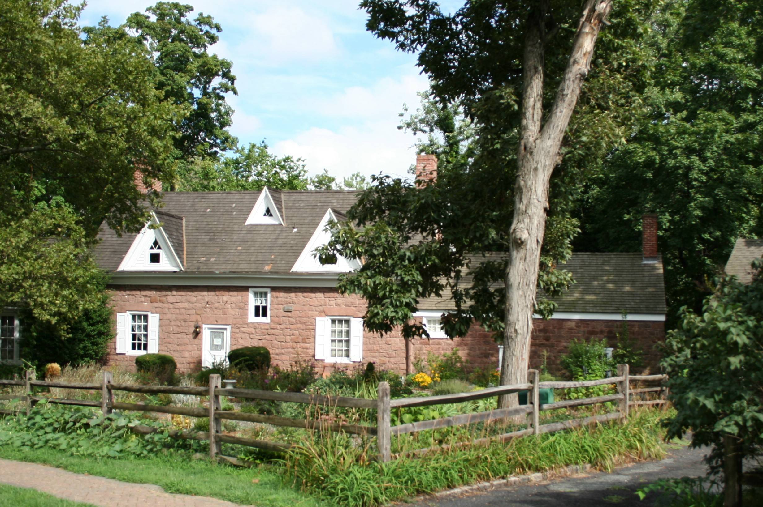 0fccda92bcb9601202eb_Kingsland_Manor_Nutley__Summer_Afternoon.jpg