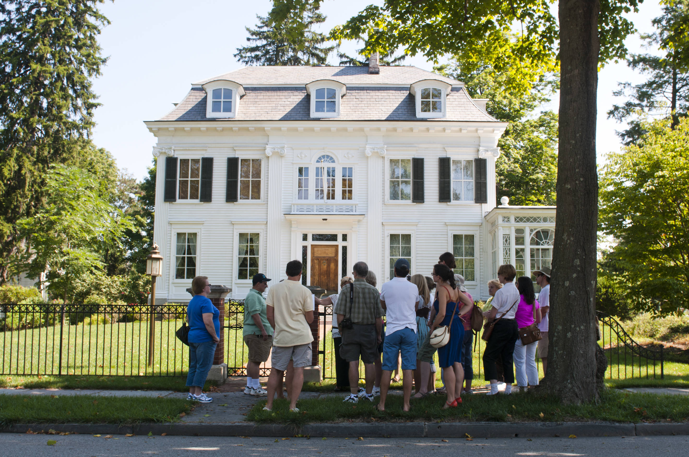 105b8f46696fb9932acf_Summer_Walking_Tour_MCTB.jpg