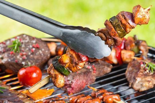 Safety tips before firing up the barbecue grill Safety tips before firing up the barbecue grill