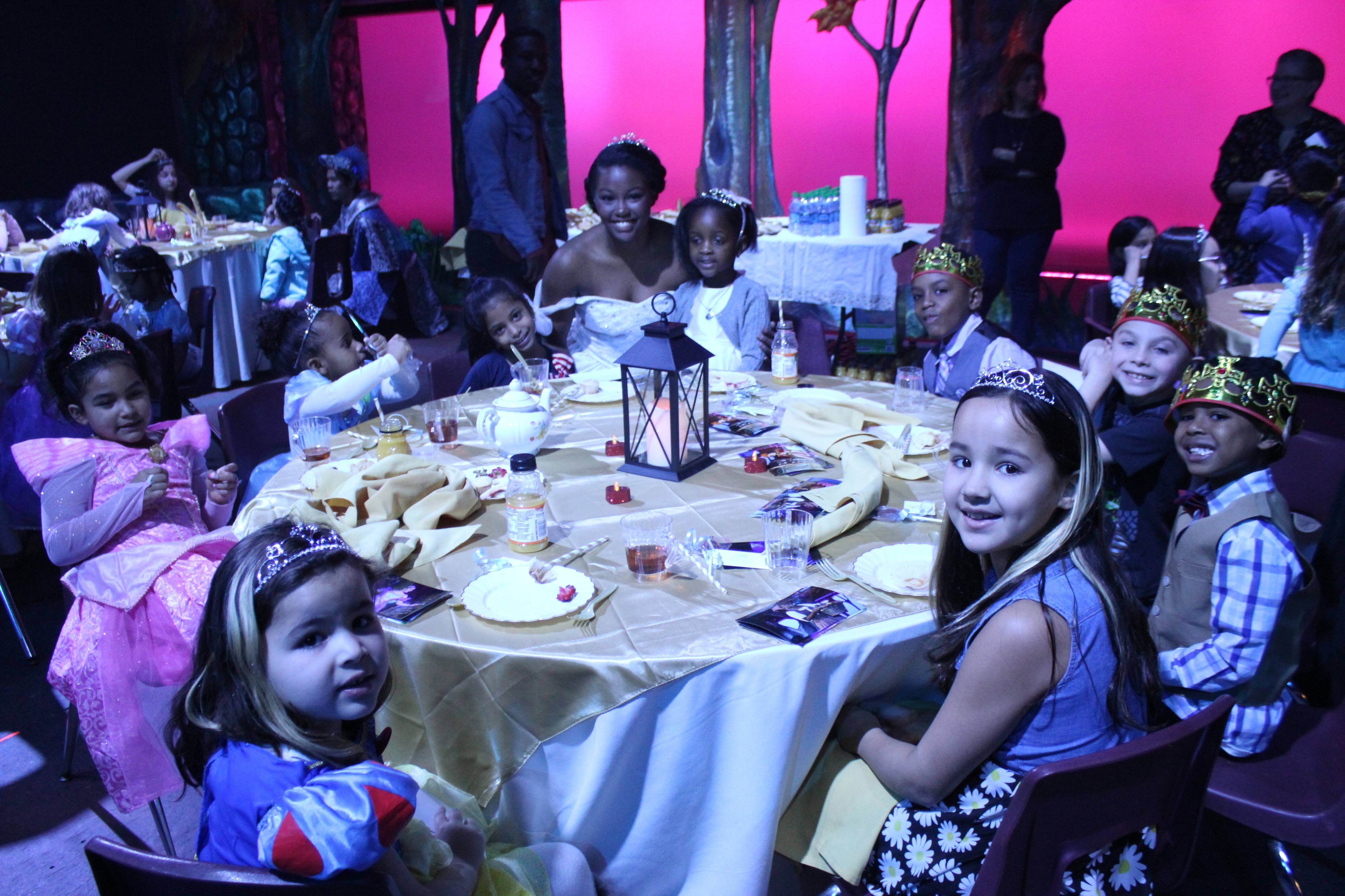 15b60b91565f7e1a1f18_royal_reception_6.jpg