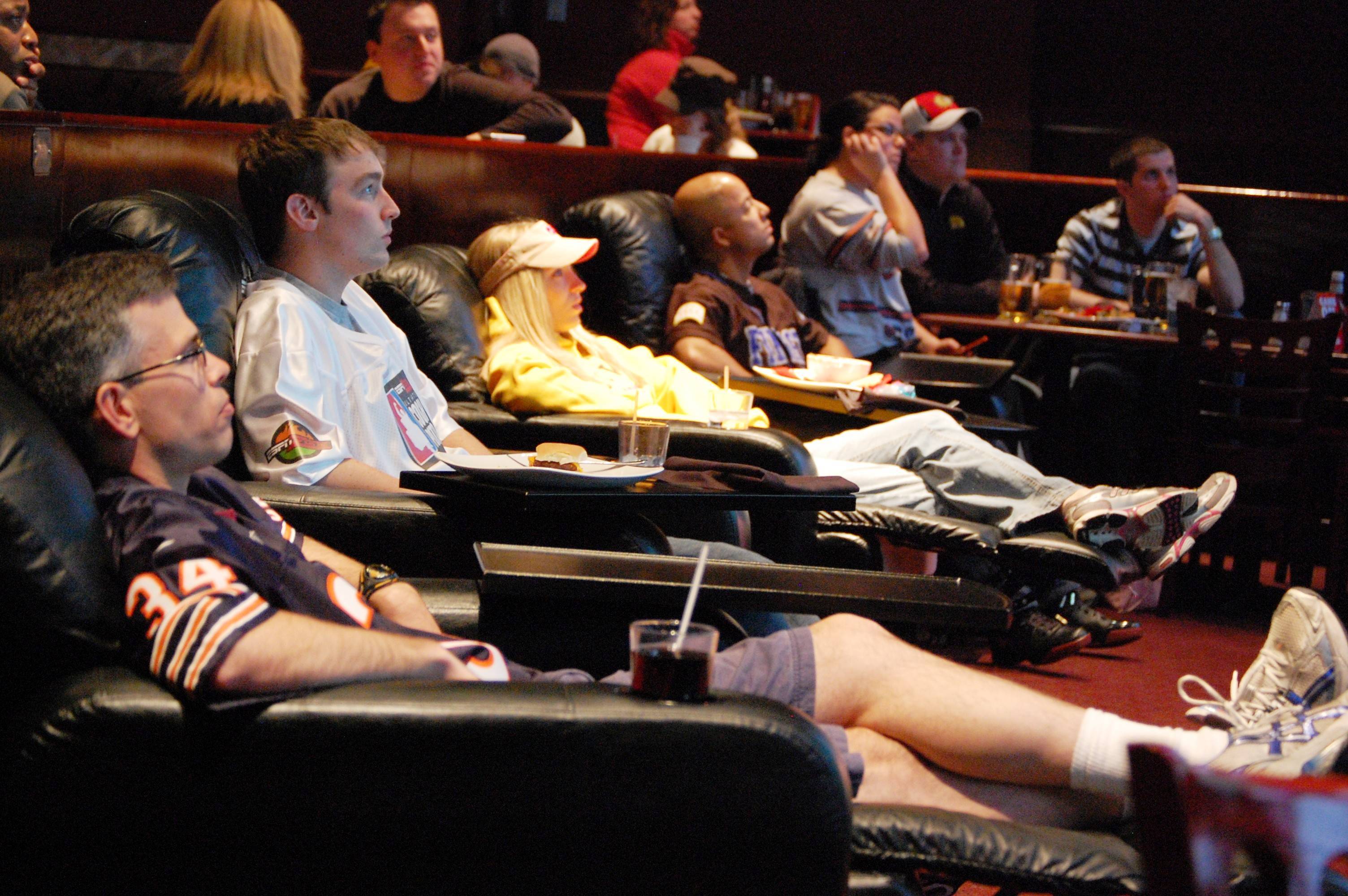 1694a5c0fc427326ba36_2009_ESPN_Zone_Chicago_Ultimate_Couch_Potato_Contestant_-_Steve_Janowski_03.jpg