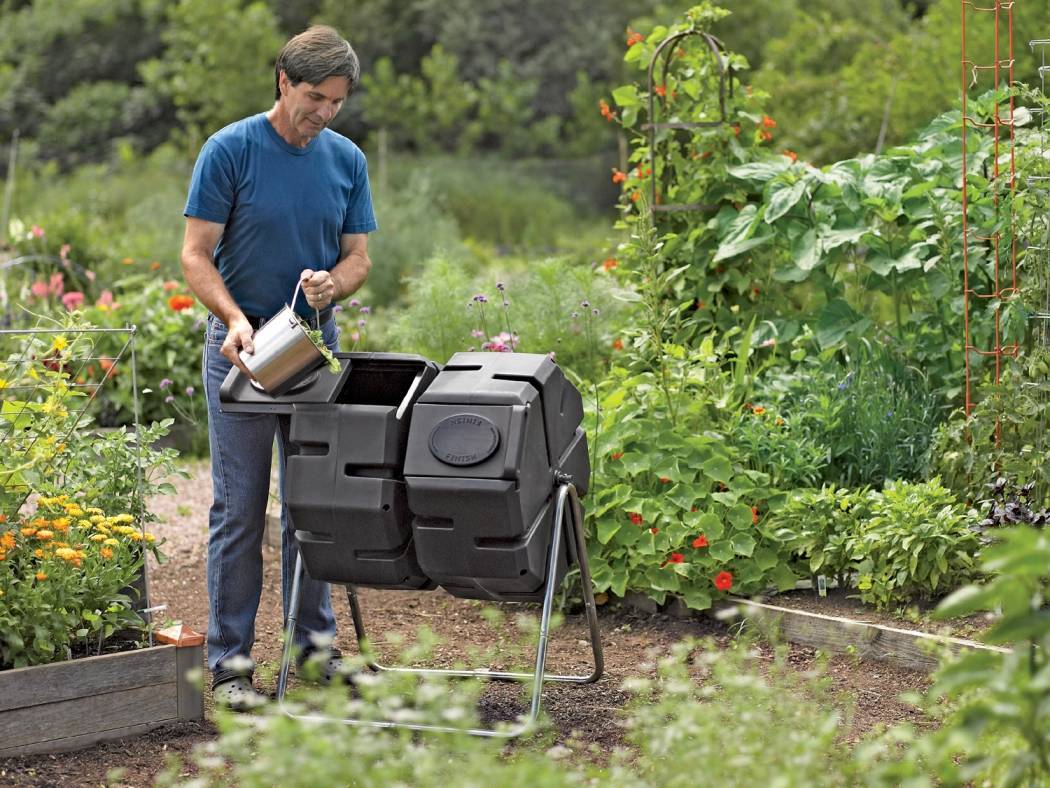 1799872d201ca647cd2d_compost_tumbler_photo_credit_Gardeners_Supply_Company.jpg