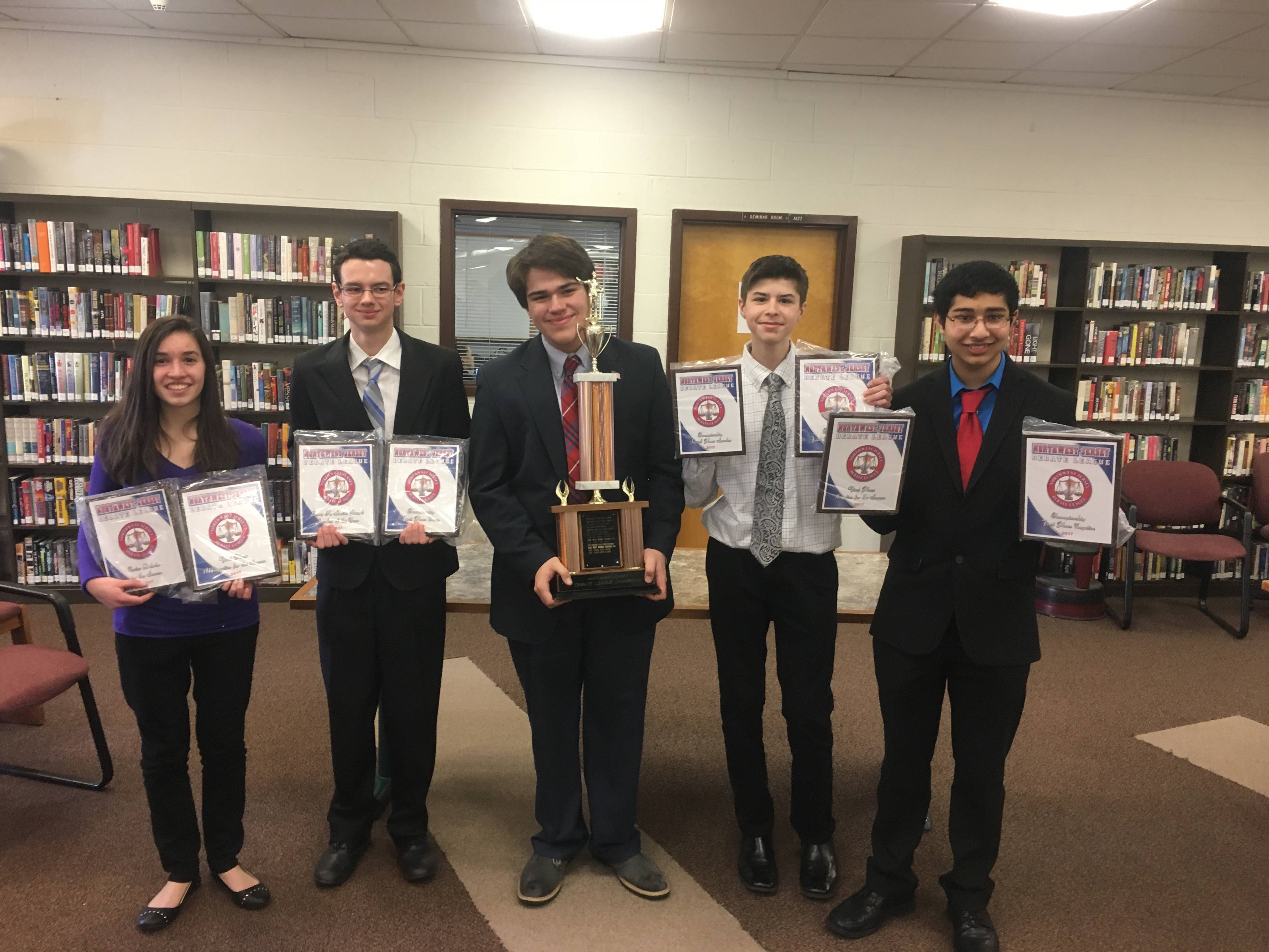 184df77bf8ef5153b12e_16e6163906f11b71be33_RHS_Debate_Team_Championship.jpg