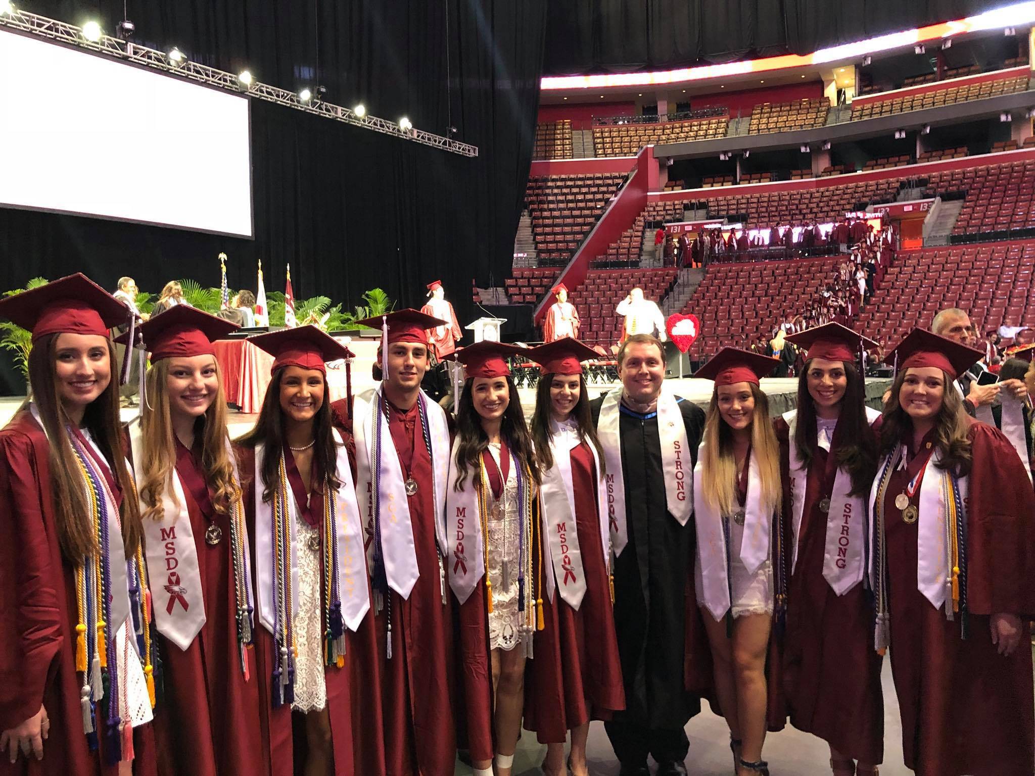19840856faaac3180159_grad5.jpg