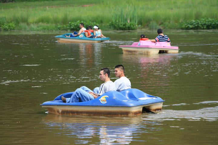 1b171774951c8a9f5621_sompixpaddleboats.jpg