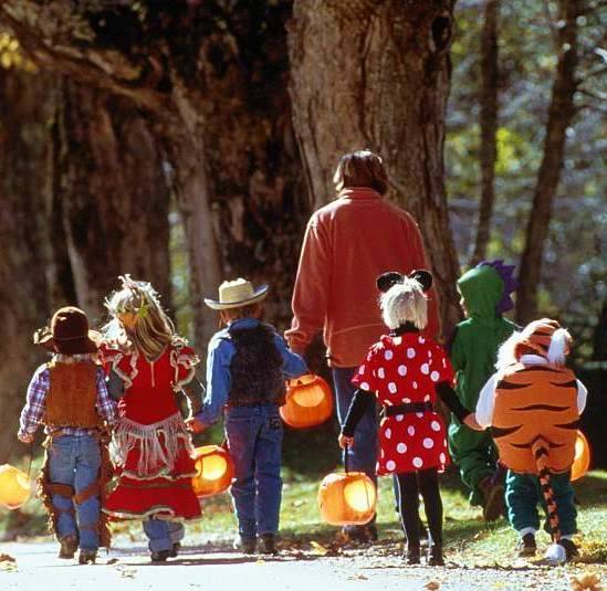 1de9d091e012308a9e9d_hillspixhalloweensafetytips.jpg