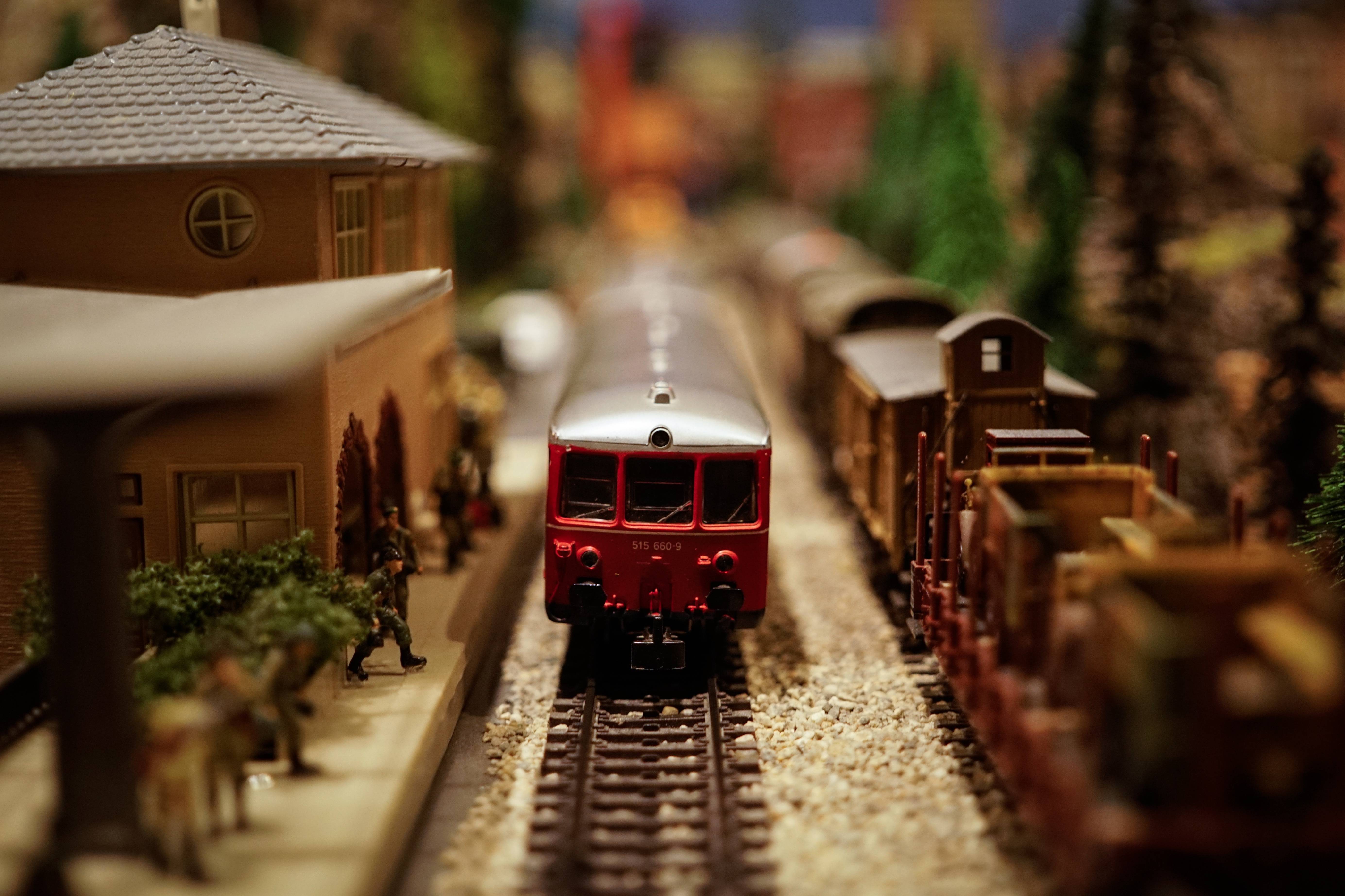1edad6dd57354cbe7a68_toy_train.jpg