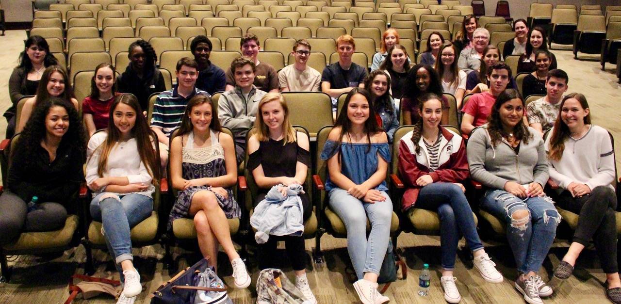 1f4e0eb9c55d39b70512_MHS_Students_visit_MMC.jpeg