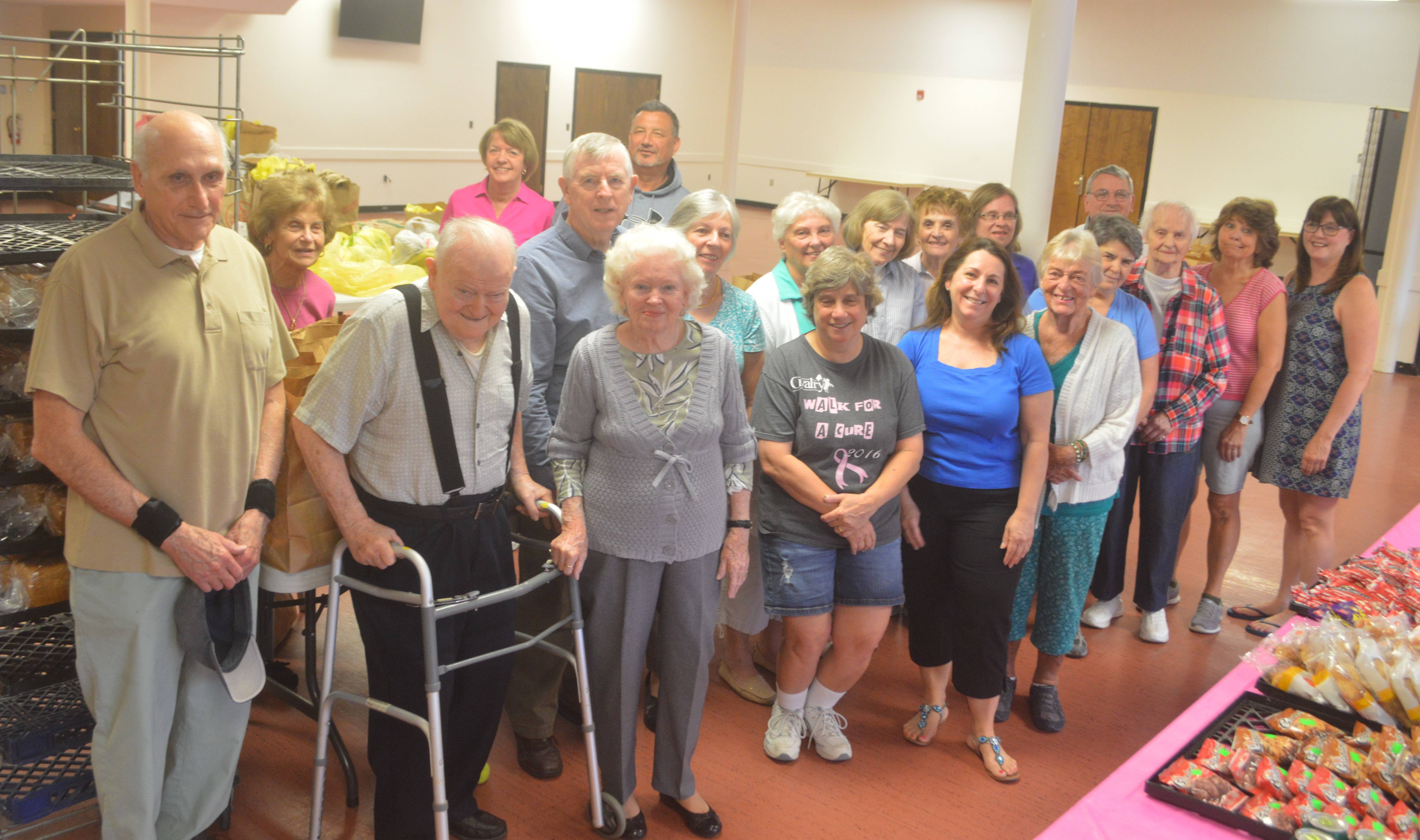 204f1e0f8231cd4b929b_food_pantry_3.jpg