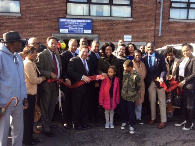 21854ec36ed53c7bb0c7_Ribbon-cutting.jpg
