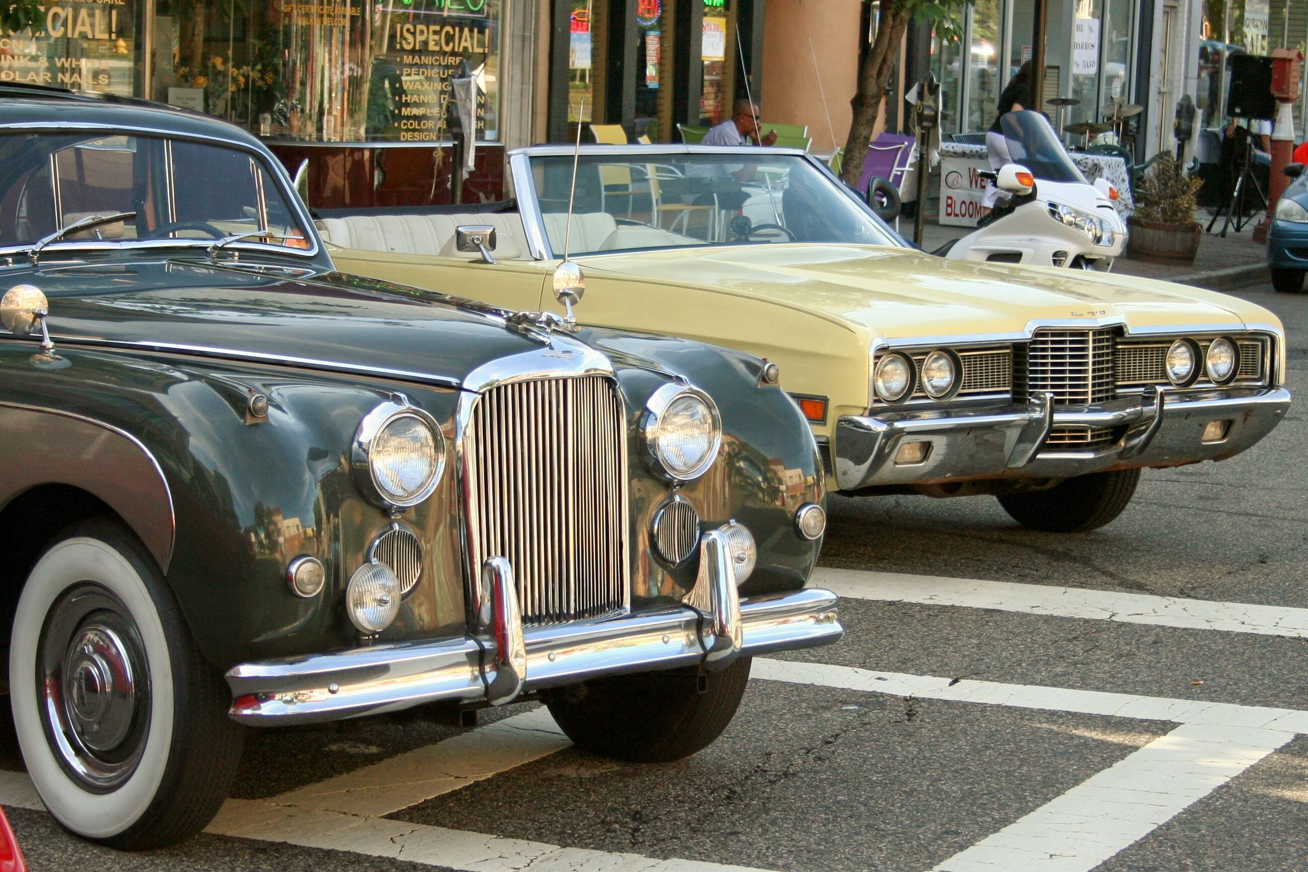 21fa6b091aa18d414d80_Cruise_Night_in_Bloomfield_Center.jpg