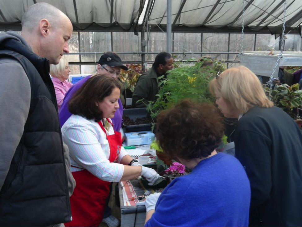 229d84a4b4f2de75c609_Rutgers_Master_Gardeners.jpg