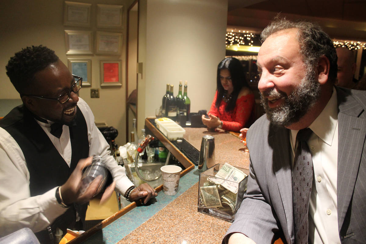 232d0ccbb835379a80fb_NewarkClubHarryPrott-Bartender1200x800.jpg
