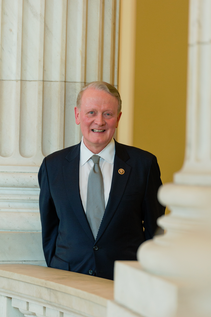 240260dcf71a077386c7_LancePortrait.jpg