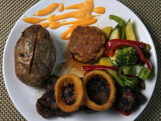 25bb41a7c5bf522002d9_app-steakandcrabcake.jpg