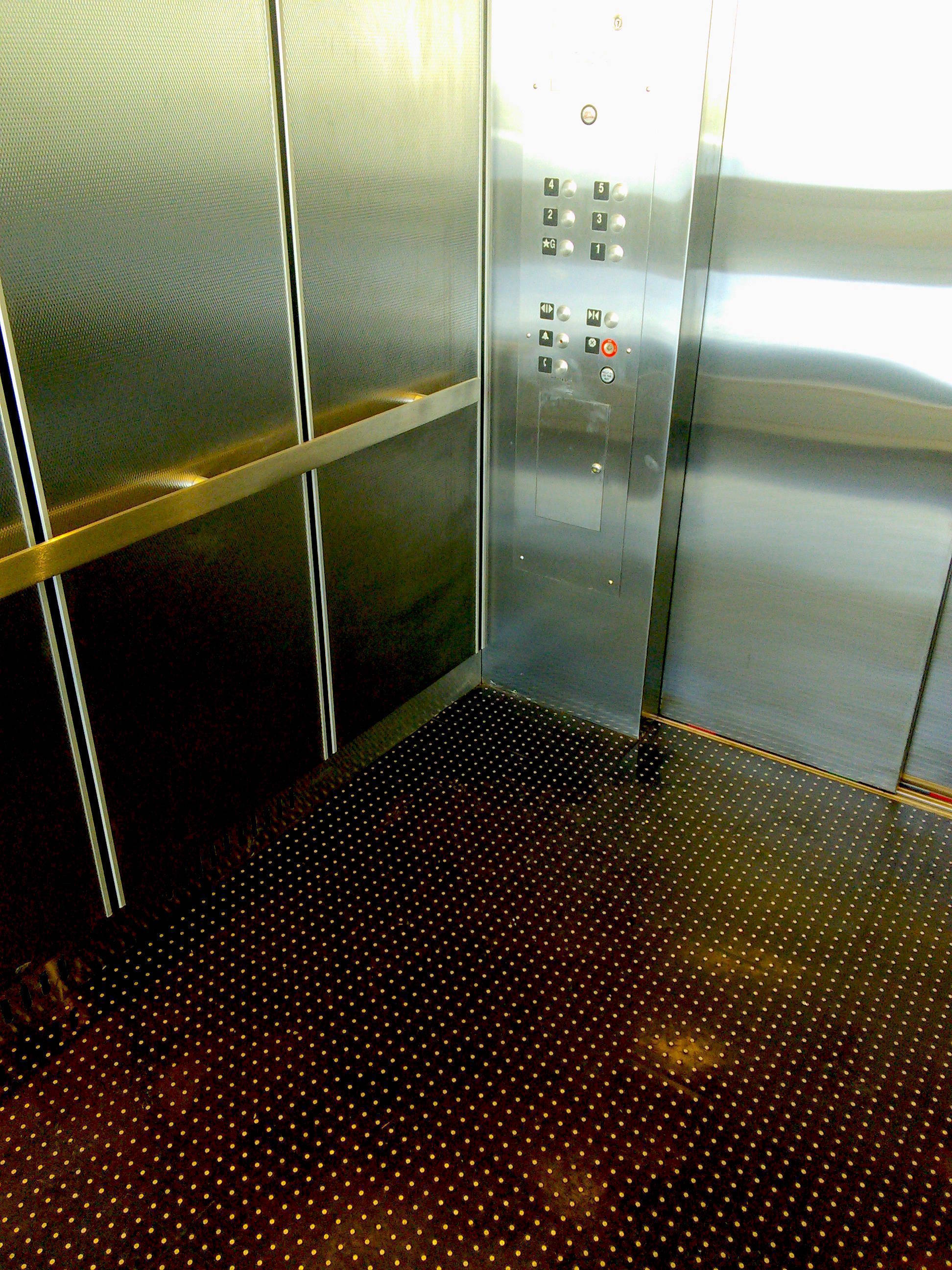271d4ce6c7c3ed2da2c7_c916656a64ea4ffa207e_Tier_Garage_elevator_finished.jpg