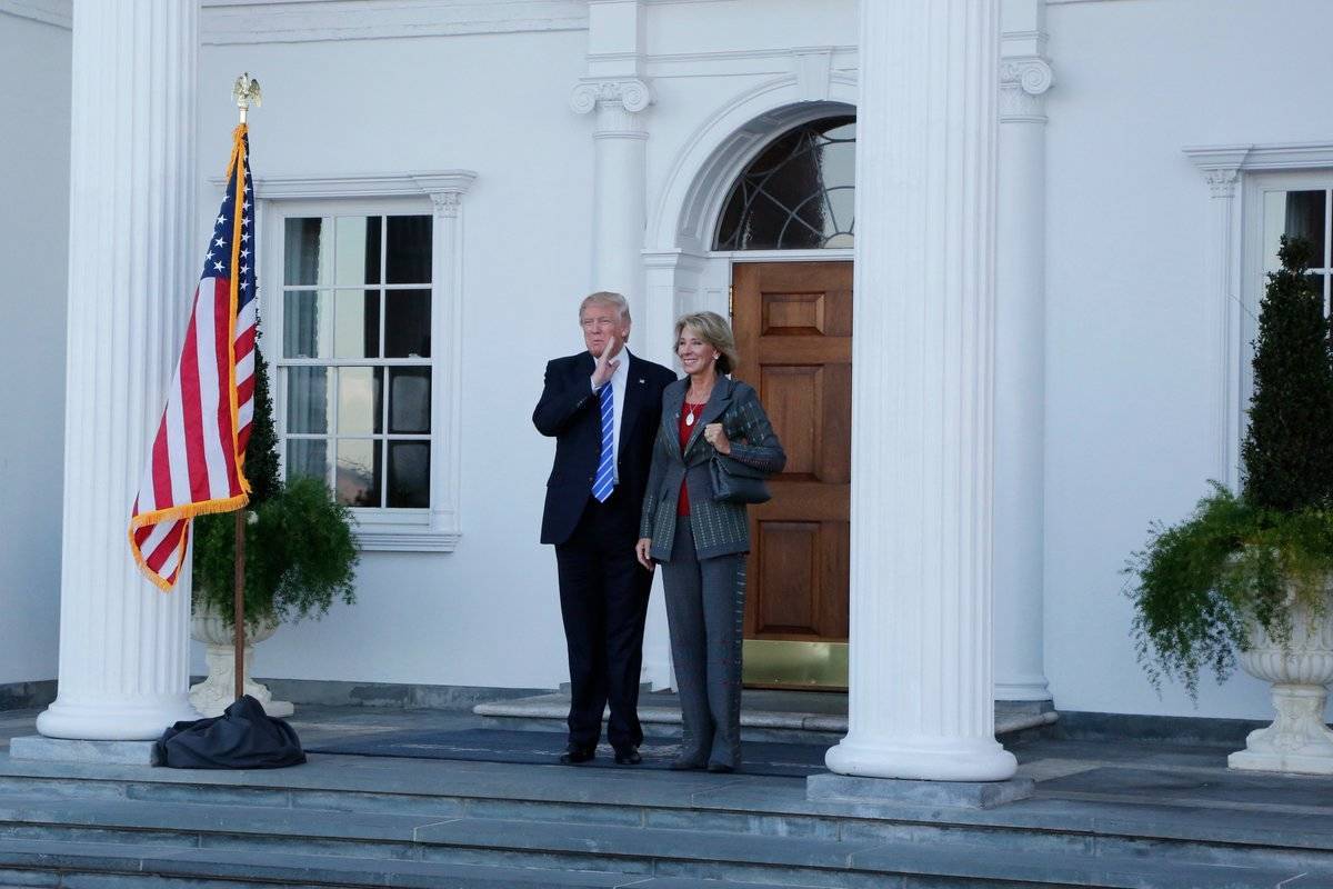 2772fcb706e6d68a5936_trumpdevoes.jpg