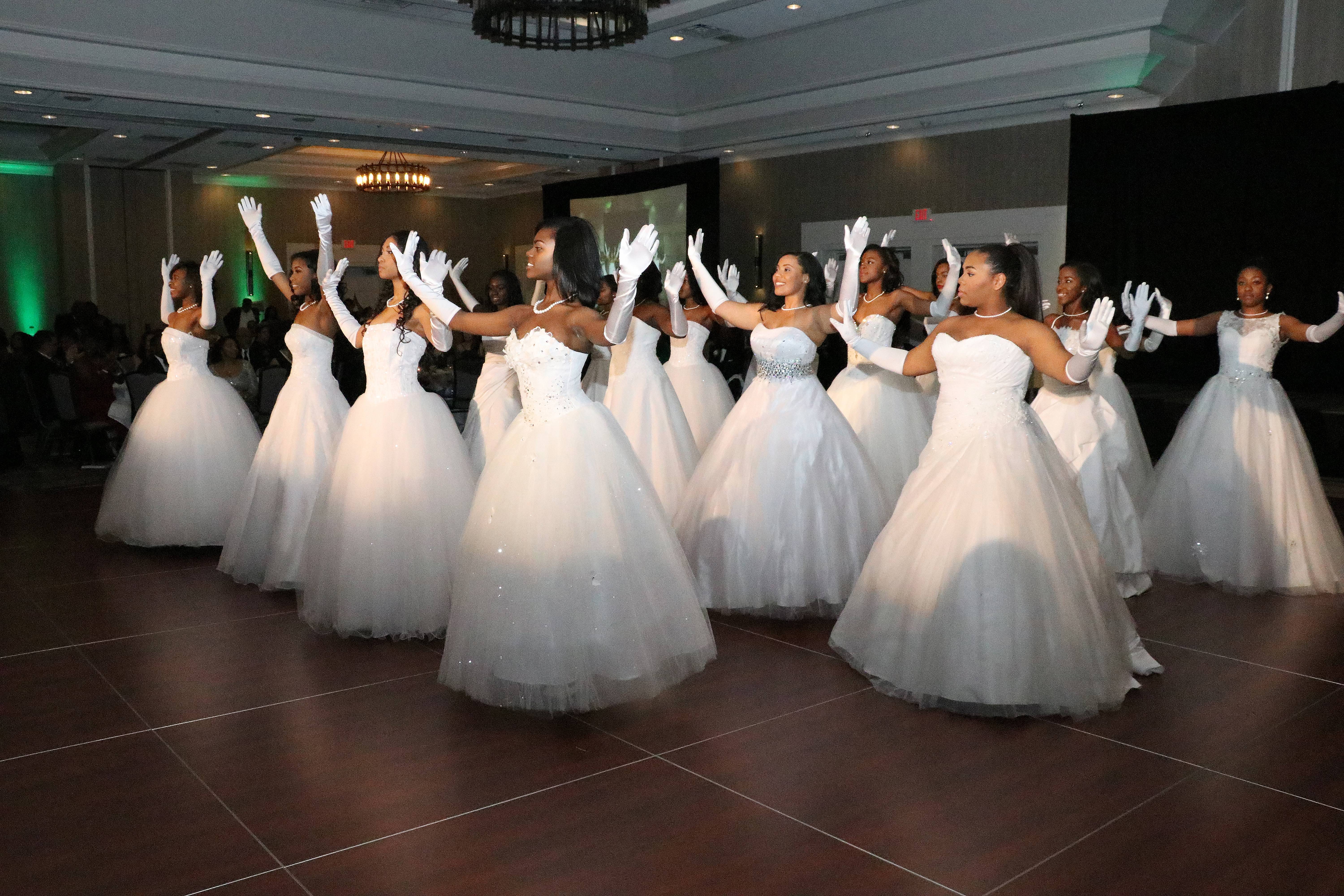 2a2488aca7d46411cc80_EssexCountyChapterLinksCotillion2017-Debs2.jpg