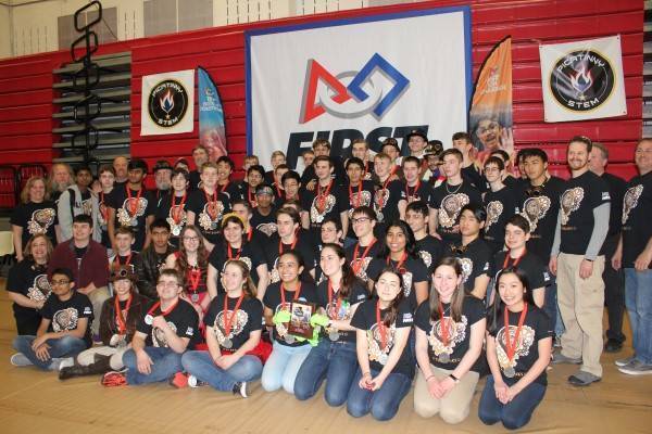 2ad00f75b8ee4d48217c_7ee57b67b3c185ff1f96_hchs_robotics.jpg