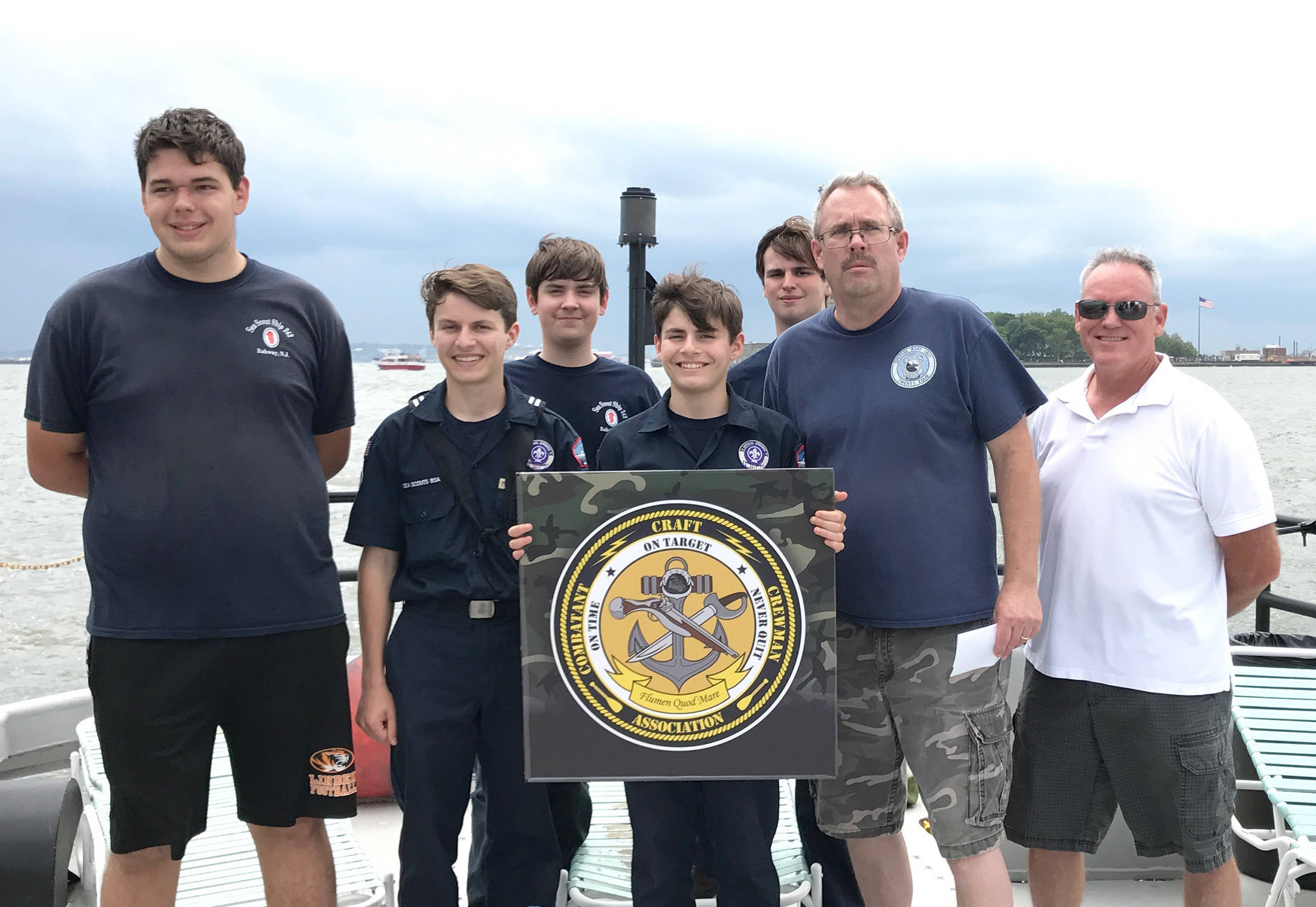 2bbd57b0d7e1fb53a537_Sea_Scouts_with_Navy_Vets_photo_1.jpg
