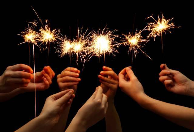 2c18a1fe8ac76875aa15_sparklers.jpg