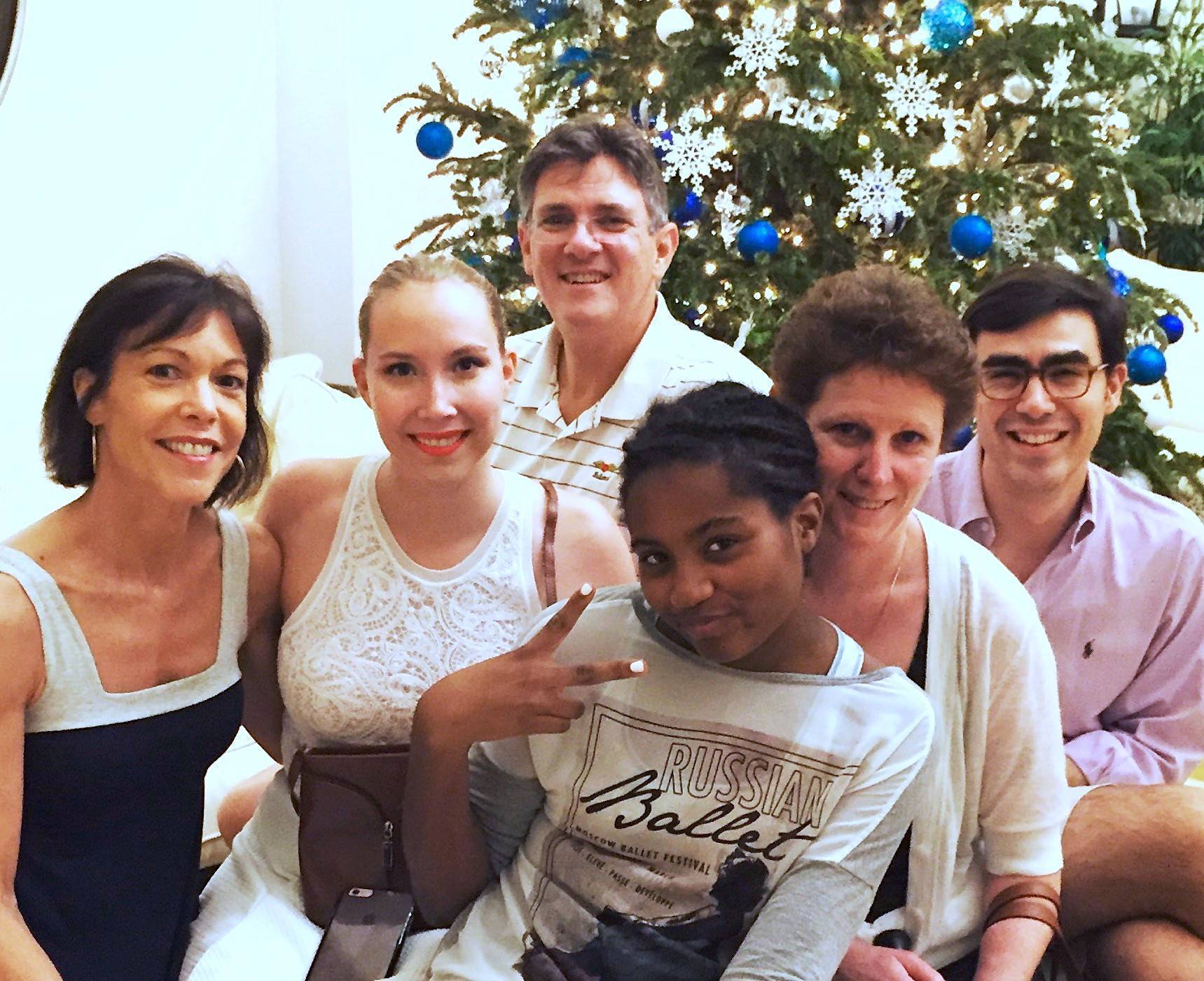 2df49966e4fc7d697693_440c744b58df7b4b34d5_Trangucci_Family_Dec_2016.2.jpg