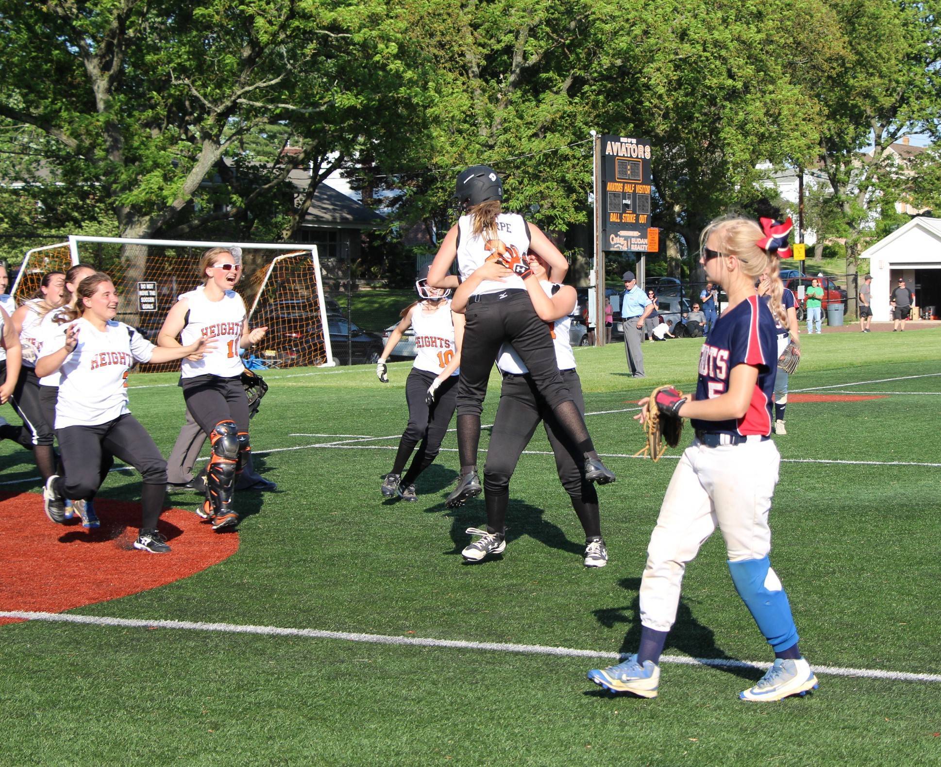 2ea3561a25cb0e0c6fbc_EDIT_post_game_jump.jpg