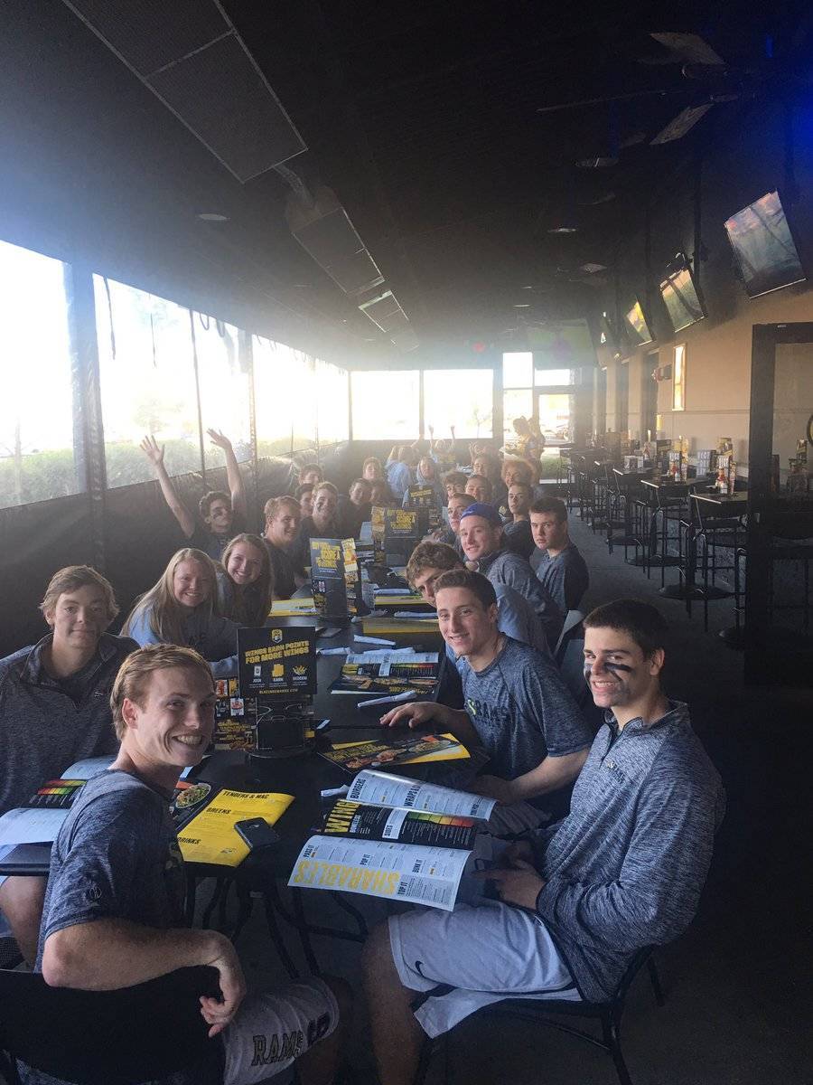 30597a26ecef81a2029b_southern_lacrosse_dinner_2017_end_of_regular_season.jpg