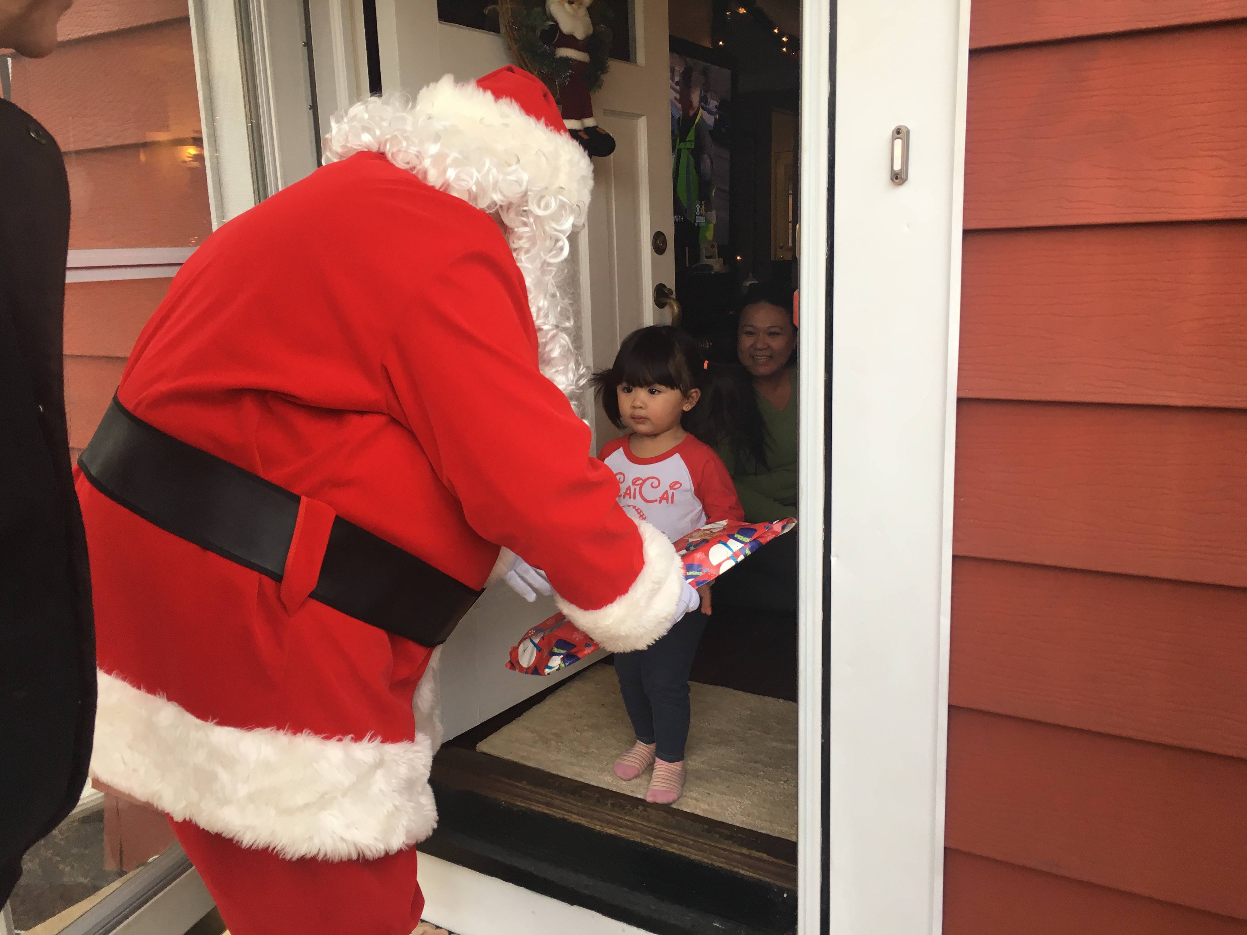 30ce28420e4f8d6aa49e_6314504c1047e57bc80b_santa_drop_2016_4.jpg