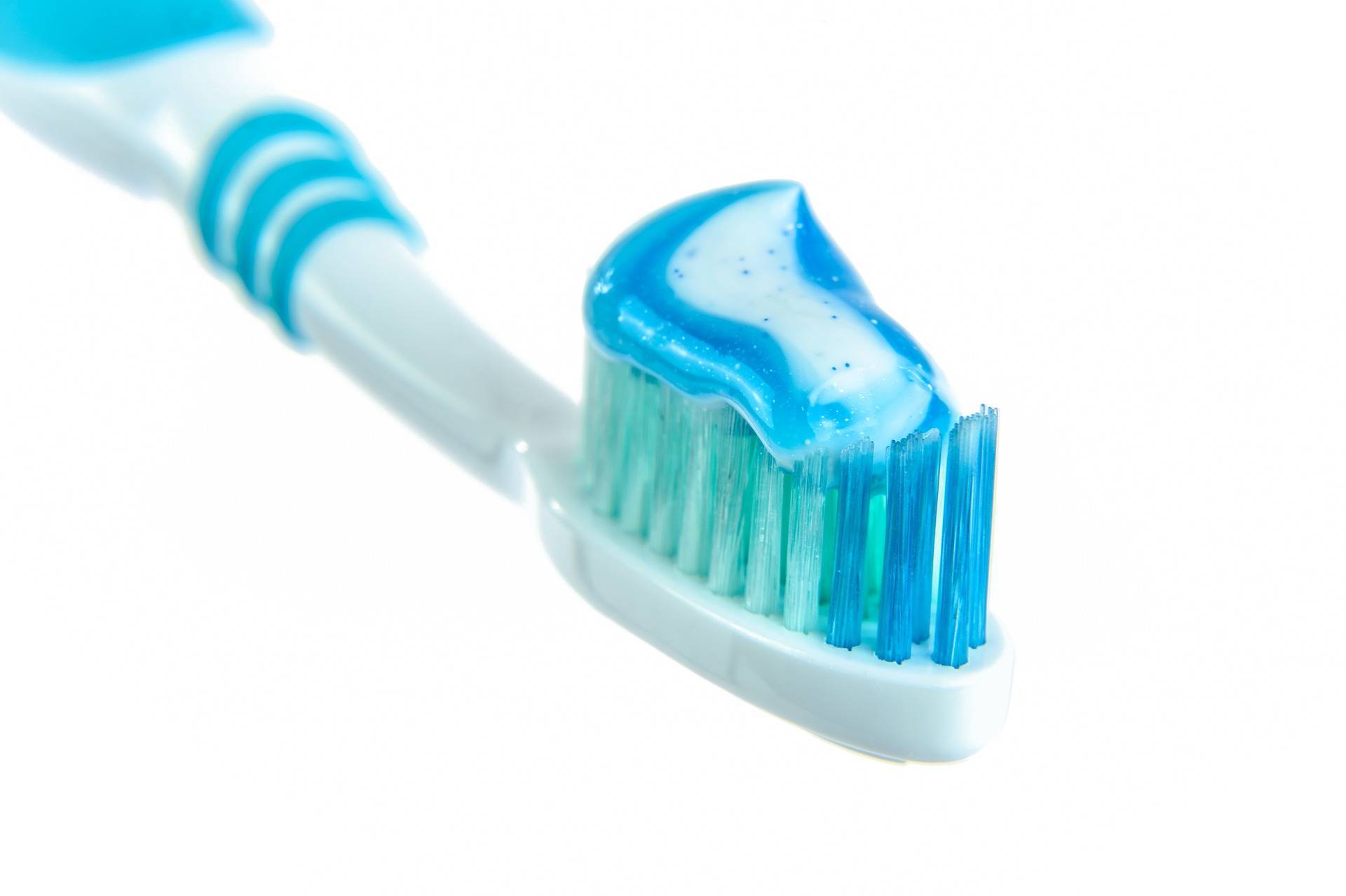 331091e567d1d119beac_toothpaste-1786388_1920.jpg