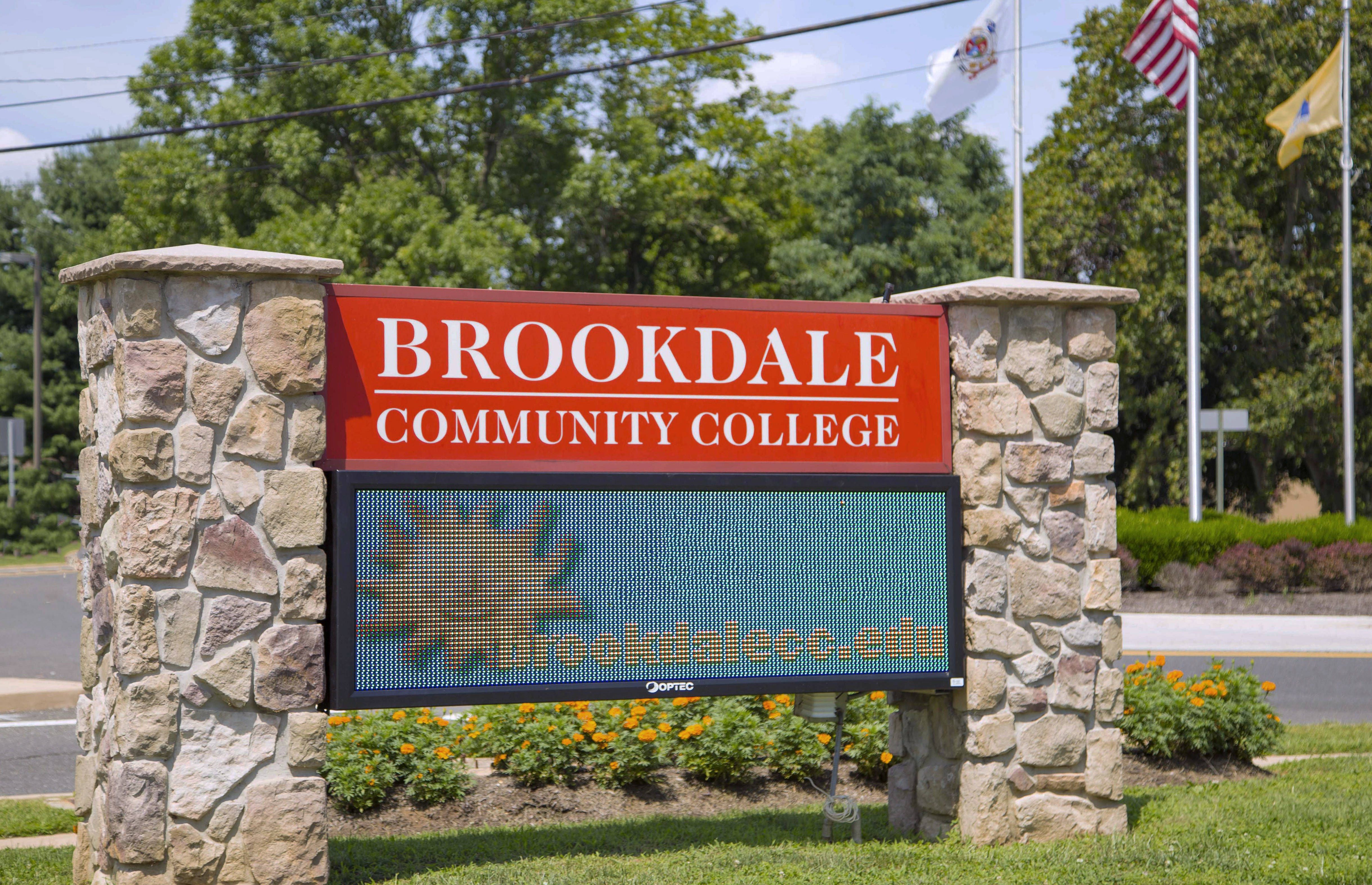 3637ebd2f283d9bf5b04_main_sign_NSR.jpg