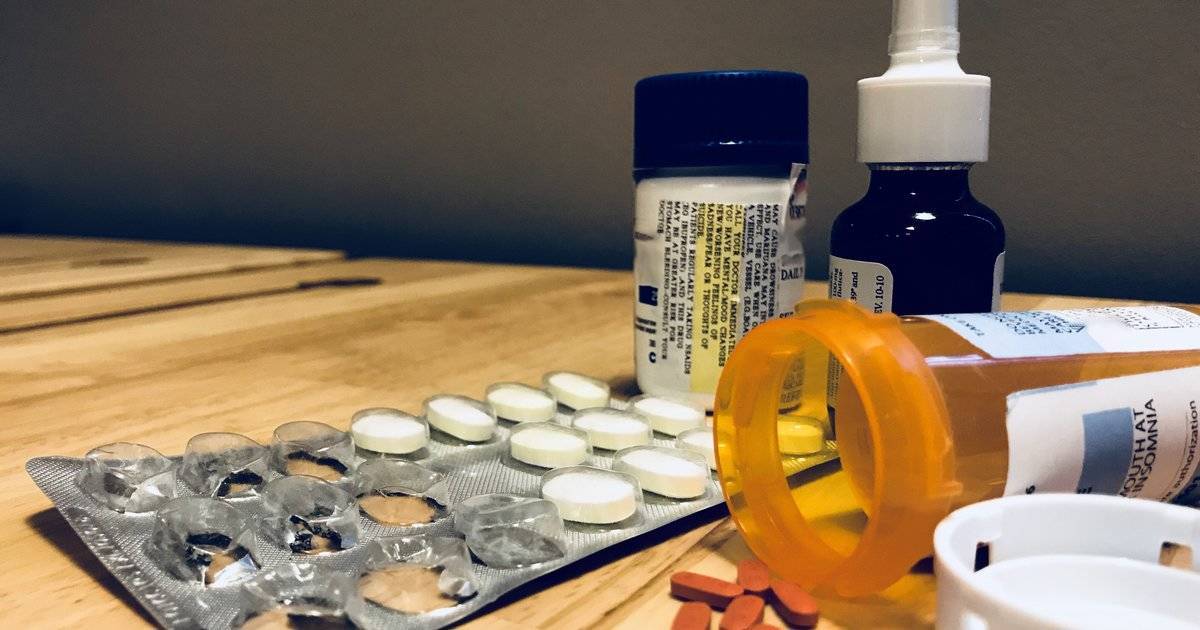 3638e79834fef5ba1041_medicinedropoff.jpg