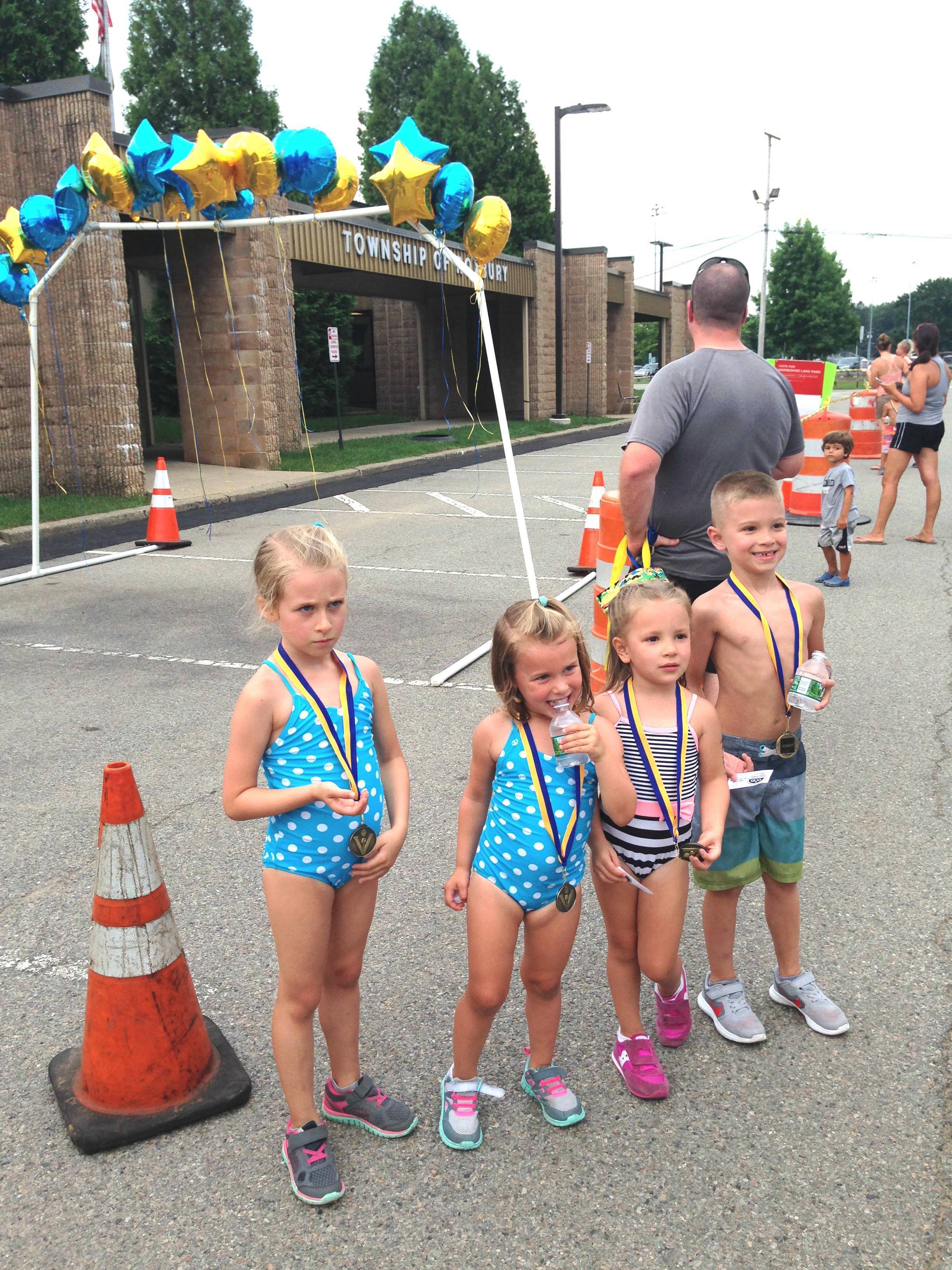 39db5657ea042d5ce21f_9bd46135433c1dbe1470_pic_four_finishers.jpg