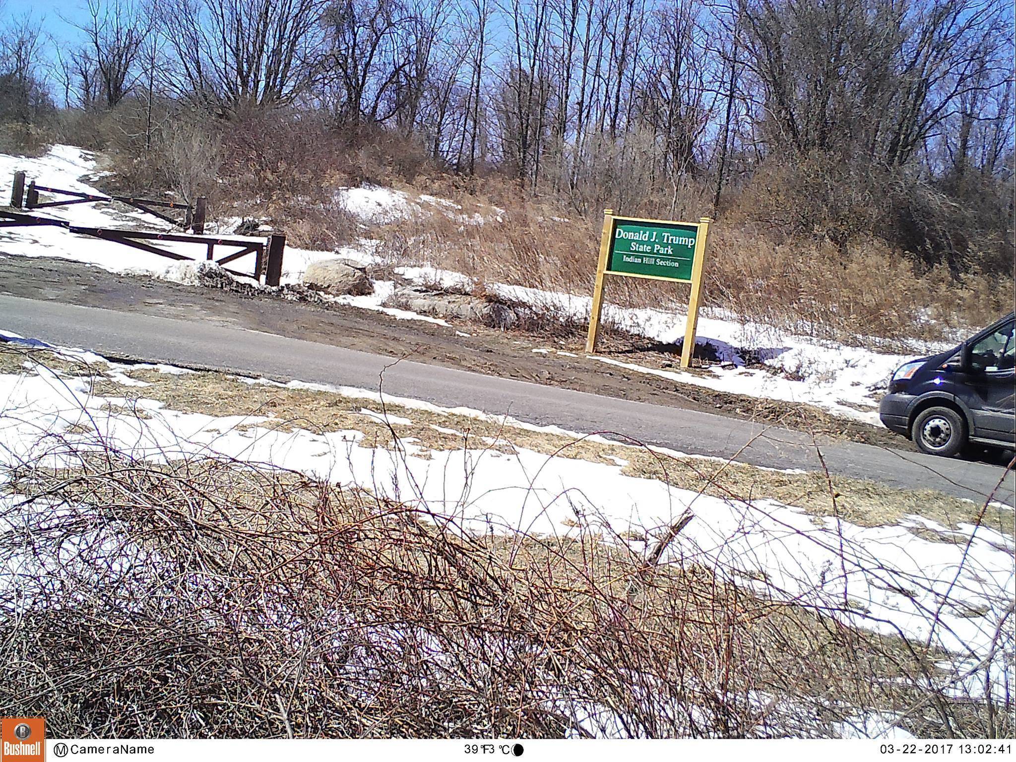 3af1295a186d480d70ca_5564e13e9b6186984270_Trump_Sign.jpg