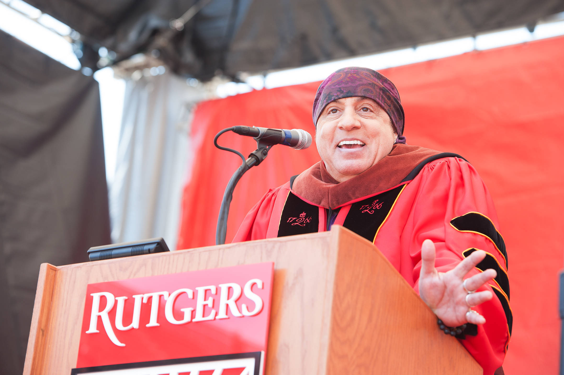 3c9d27dddd20b5f6cb86_van_zandt_ru_grad.jpg