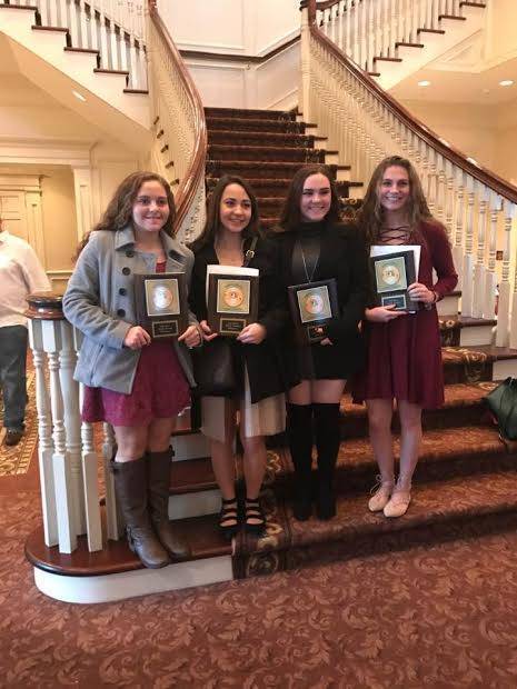 3d2ee9dab31fad4cf21e_f383a51a2217b0c3200a_field_hockey_awards.jpg