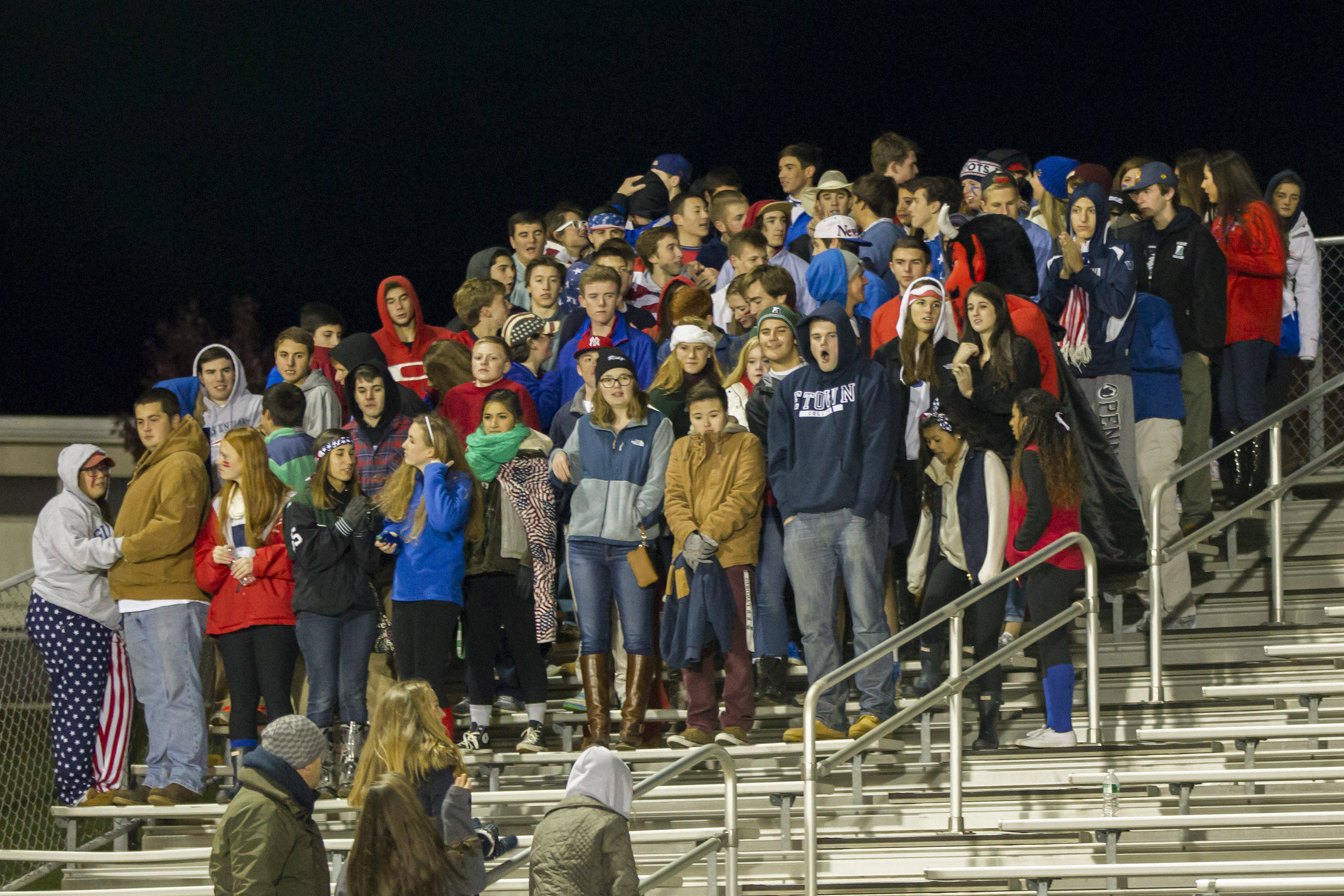 3fada41b71e47f48efe1_RidgeFootballFansTB.jpg