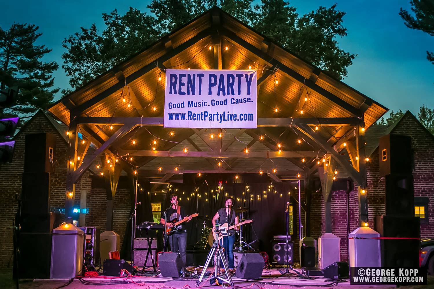 40e772d2626f6681a5f8_Rent_Party_Fall_Picnic_2017_21198417_10155727168807188_1928767802_o.jpg