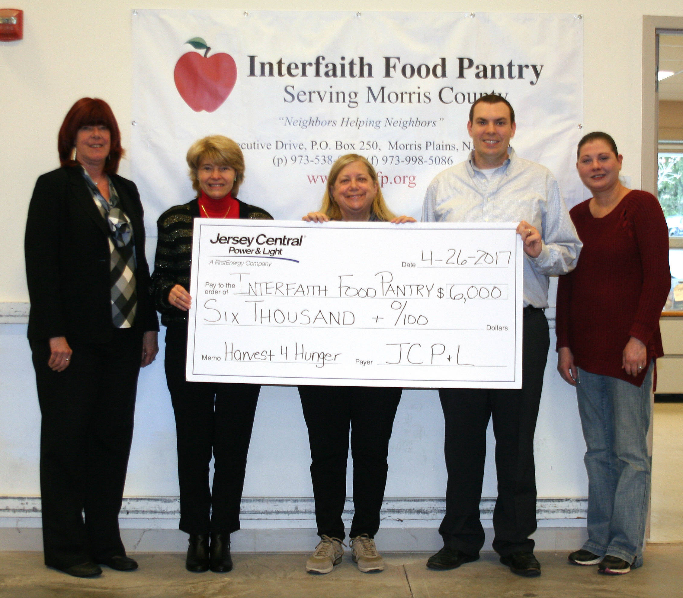 4128c4bd29568f151b6a_5758c9b9c467dd0f26ec_Interfaith_Food_Pantry_HFH_Donation_2017.jpg