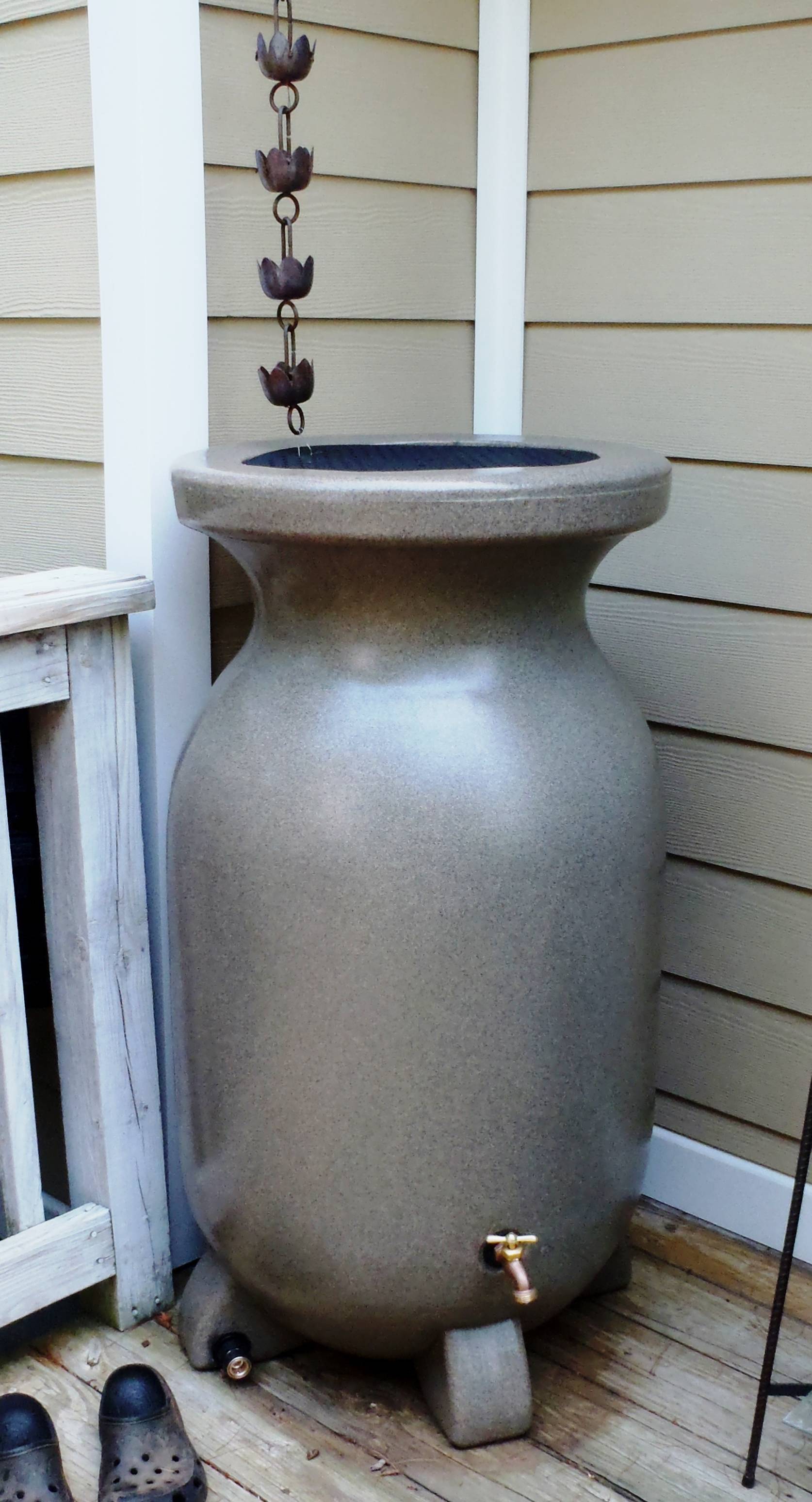 428da4493a6c6db3b49e_sompixrainbarrel.jpg